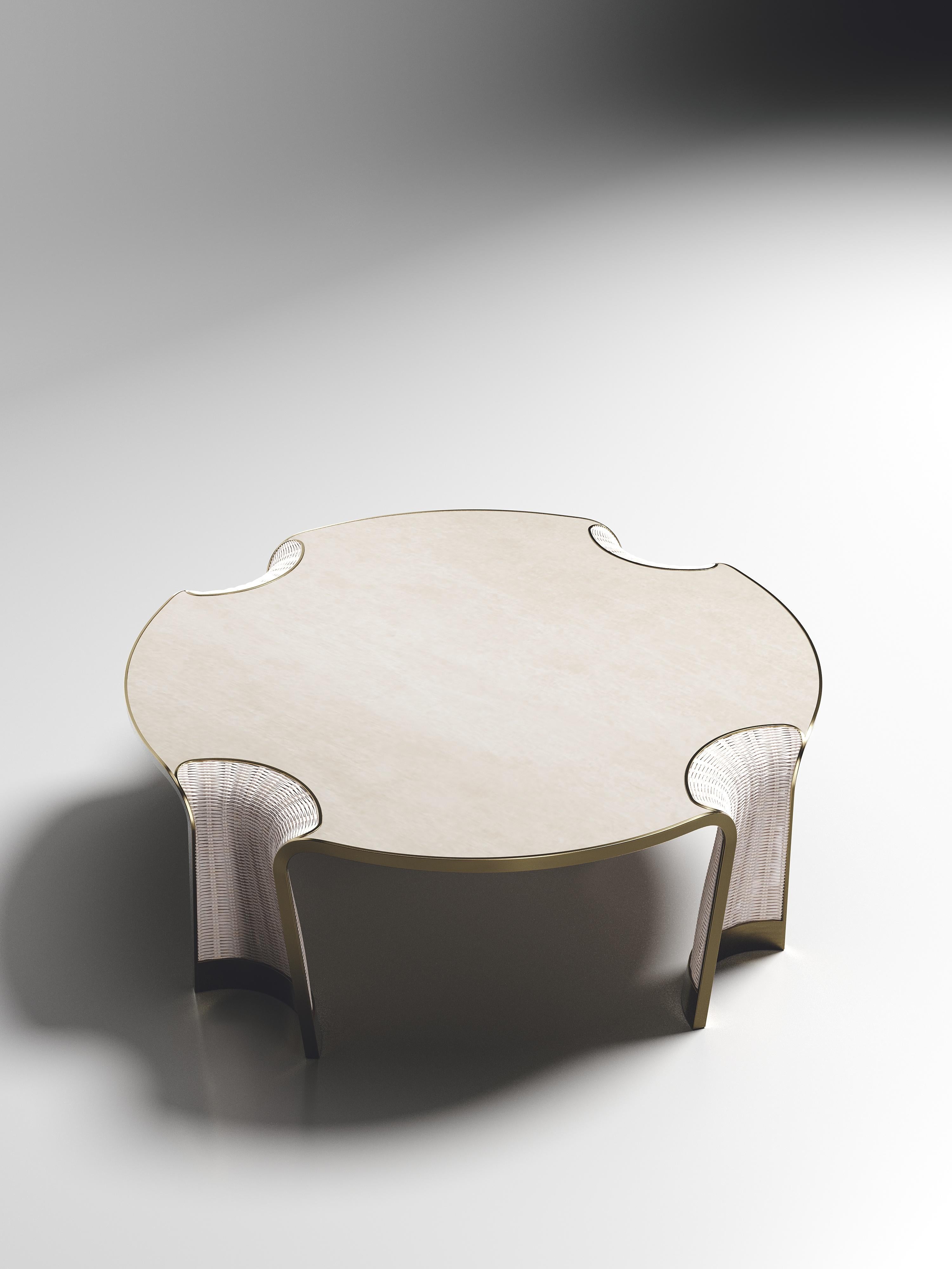 Incrusté Table basse en rotin avec incrustation de parchemin et de laiton patiné par R&Y Augousti en vente