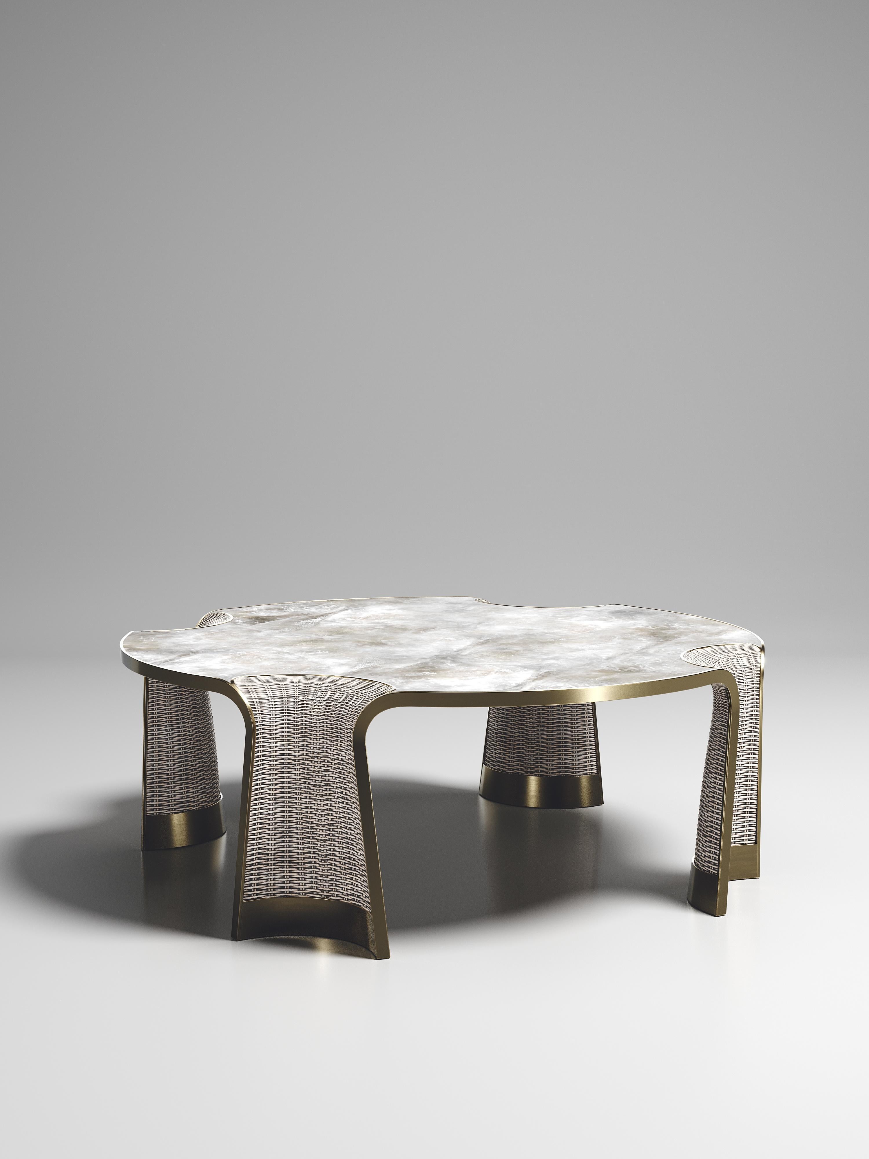 Table basse en rotin avec incrustation de parchemin et de laiton patiné par R&Y Augousti en vente 1