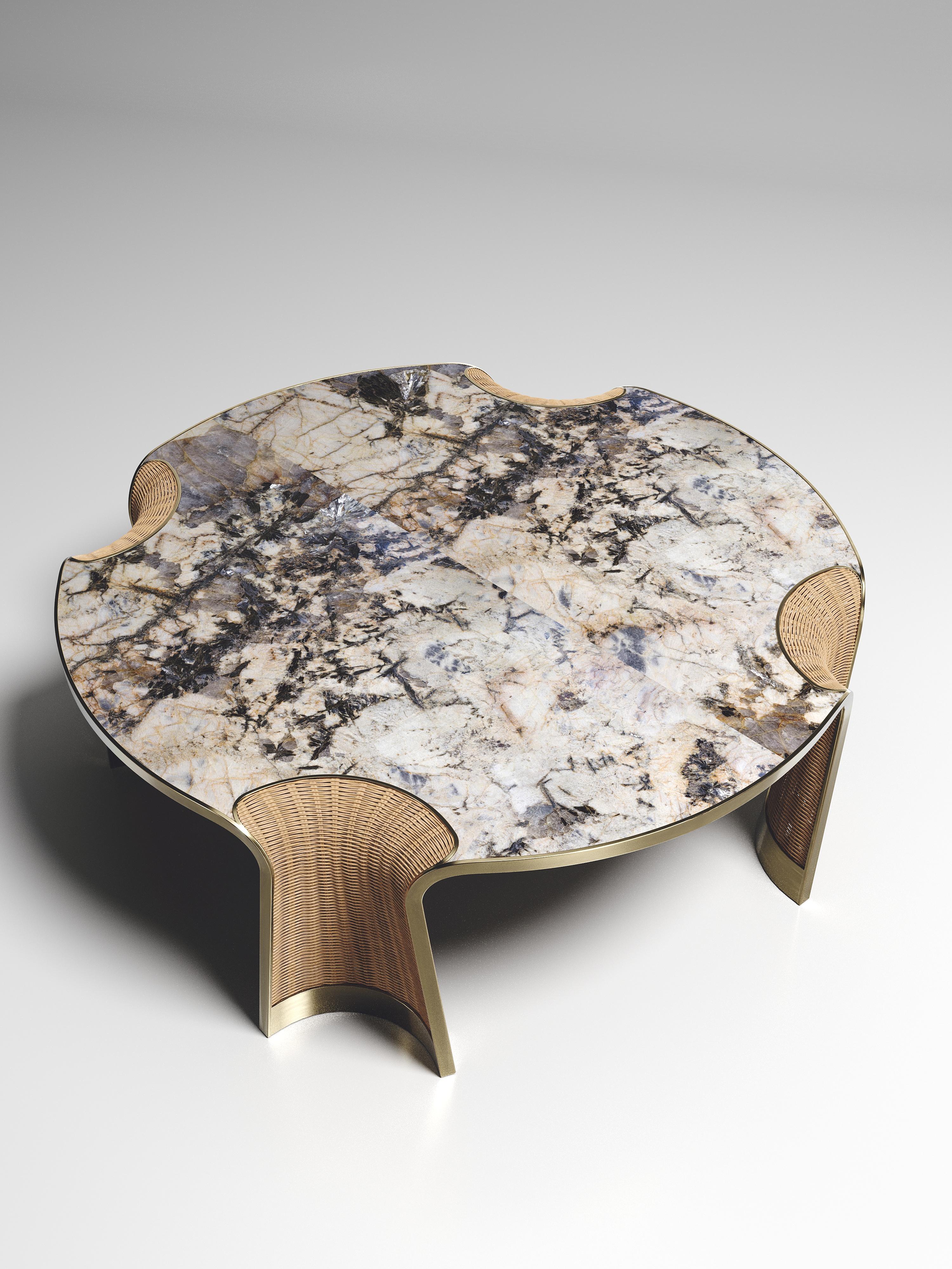 Fait main Table basse en rotin avec incrustation en laiton Patagonia et bronze-Patina de R&Y Augousti en vente
