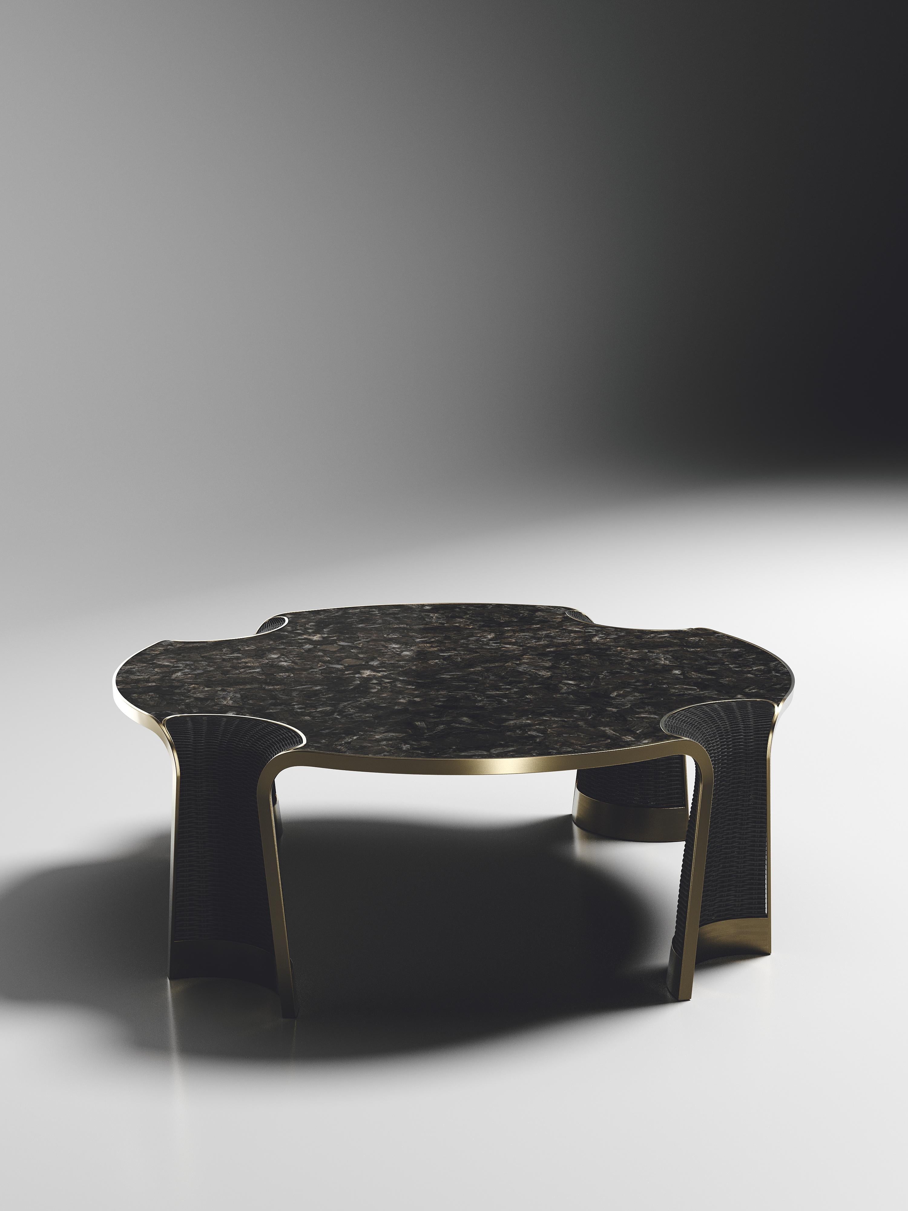 Art déco Table basse en rotin avec incrustation de quartz et de bronze-patina par R&Y Augousti en vente
