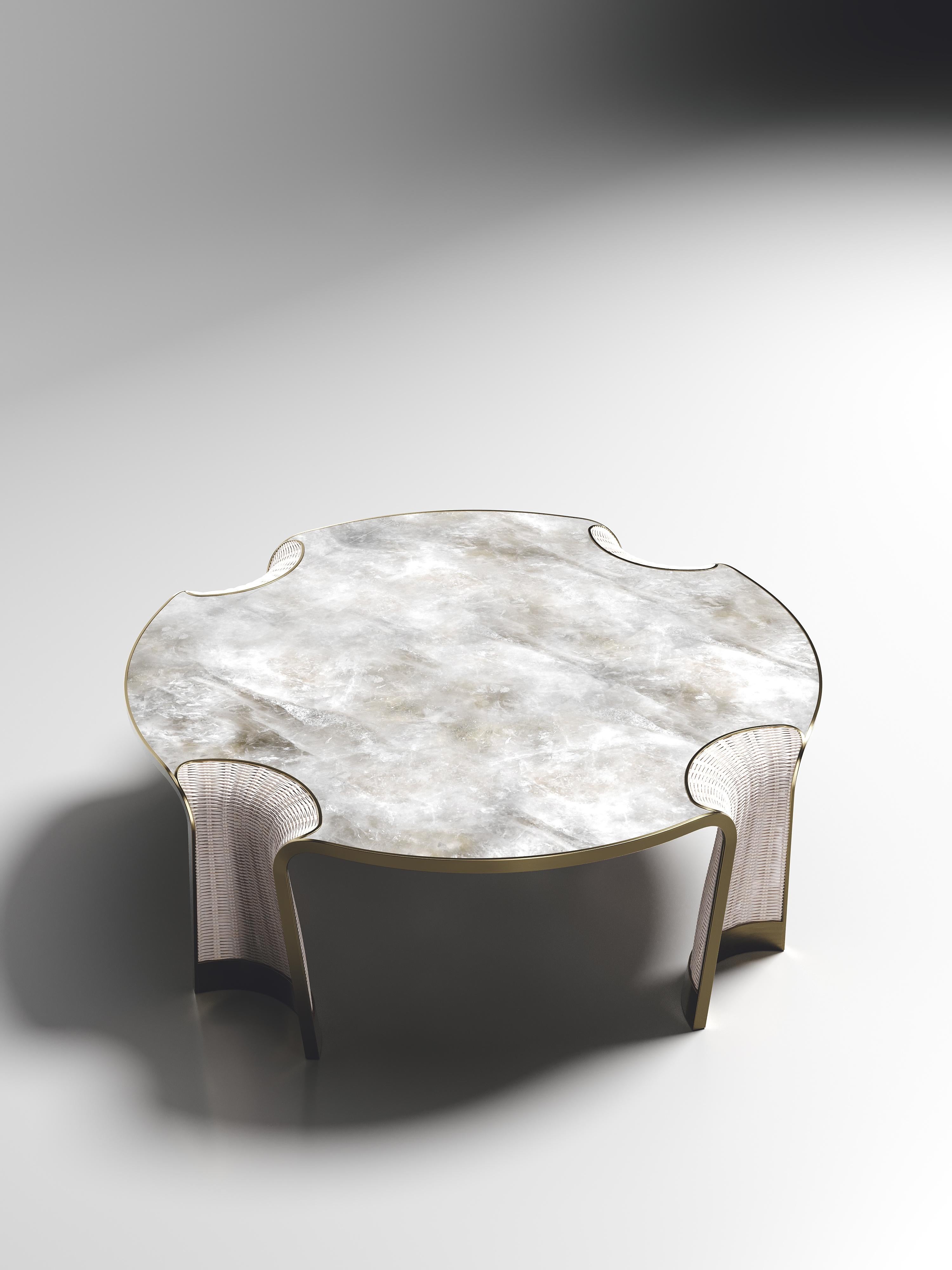 Français Table basse en rotin avec incrustation de quartz et de bronze-patina par R&Y Augousti en vente