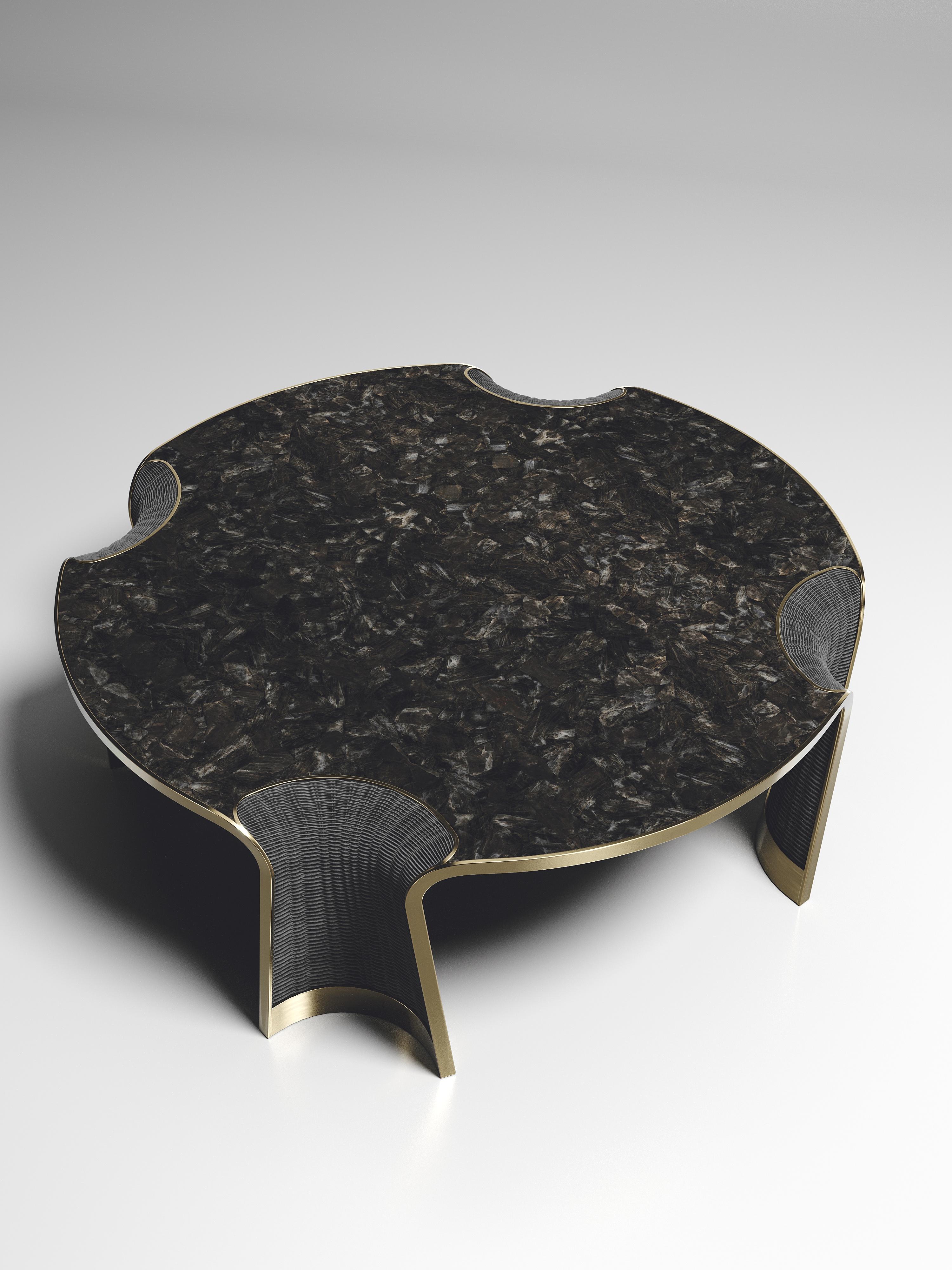 XXIe siècle et contemporain Table basse en rotin avec incrustation de quartz et de bronze-patina par R&Y Augousti en vente