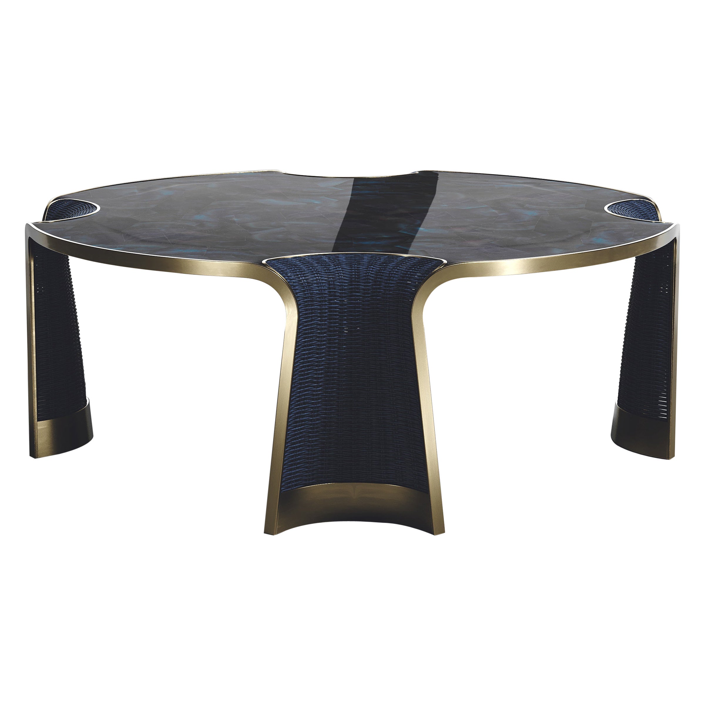 Mesa baja de ratán con concha e incrustaciones de latón bronce-patina by R & Y Augousti