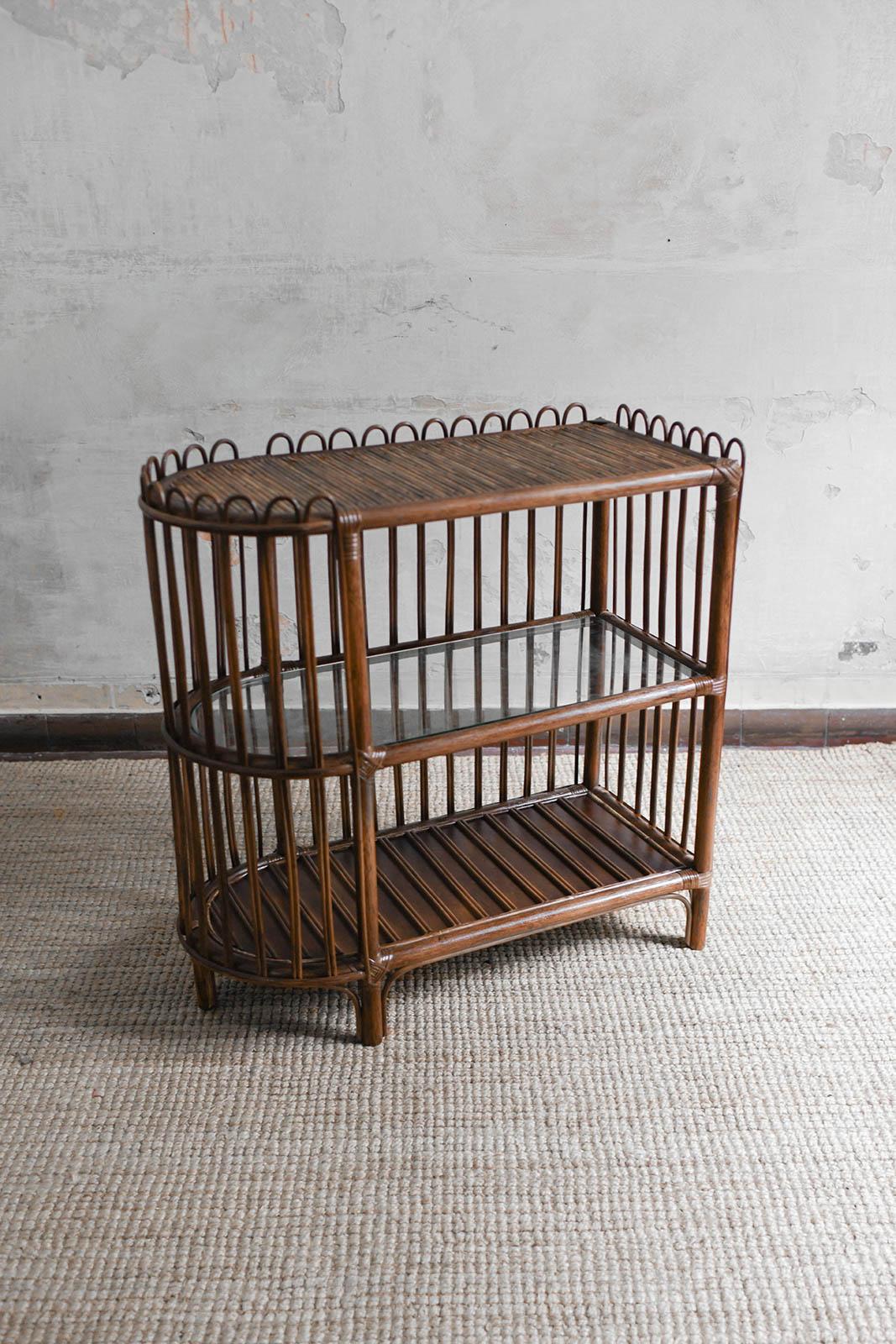 Mesa consola de ratán con tres estantes - Molto Editions en Nuevo estado para la venta en Roma, RM