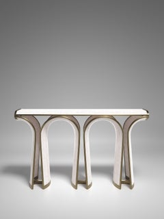 Consola de ratán con incrustaciones de latón bronce-patina by R&Y Augousti