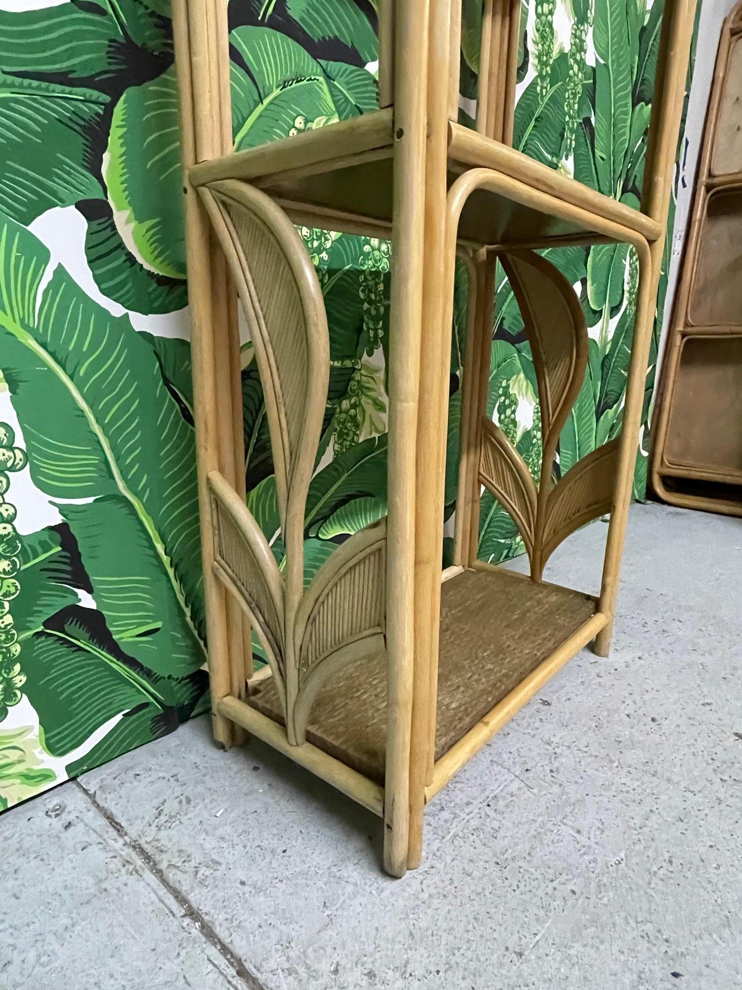 Rattan Crespi Style Split Reed Bookshelf/Étagère In Good Condition For Sale In Jacksonville, FL