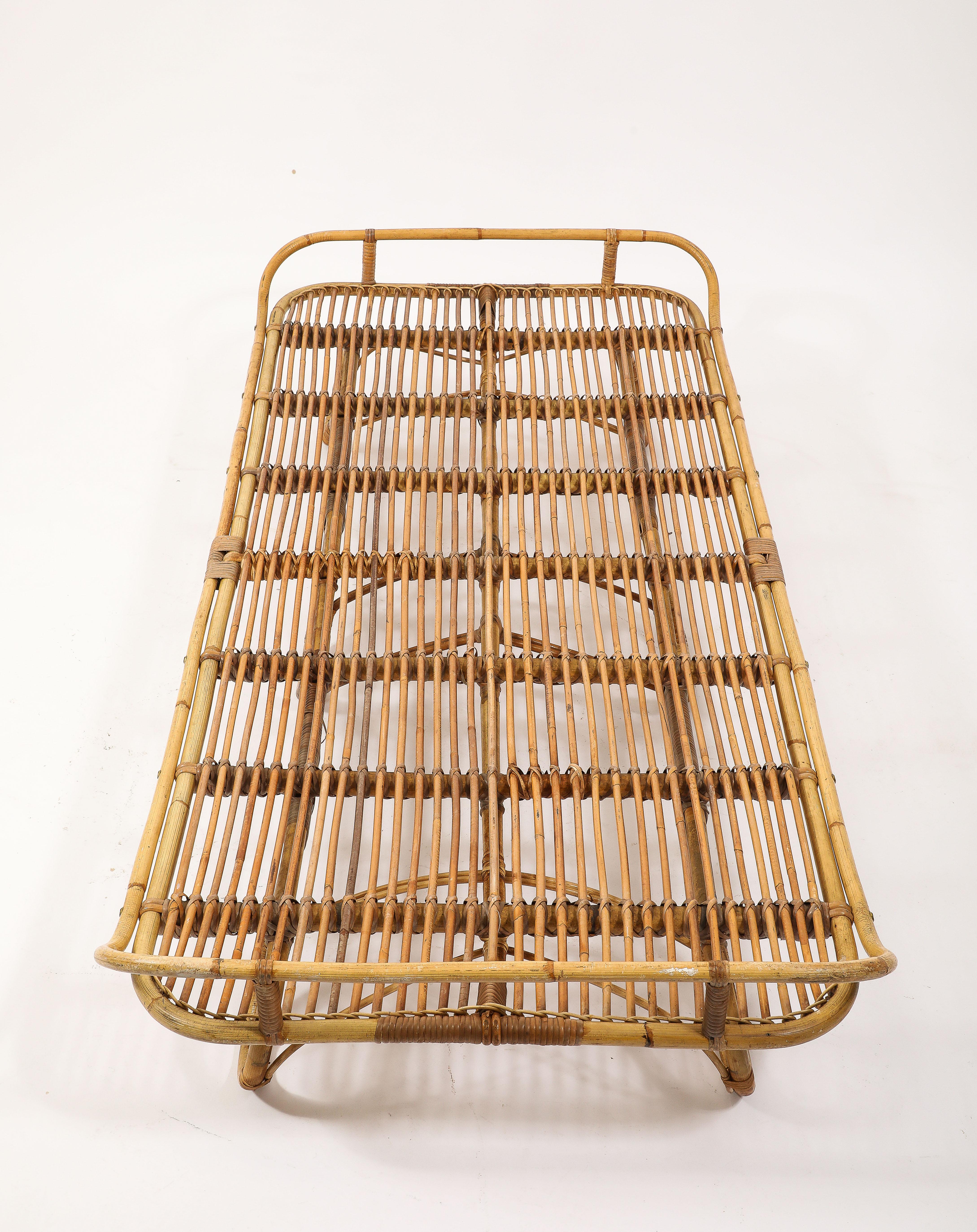 Méridienne en rotin dans le style de Louis Sognot, France, années 1960 en vente 7