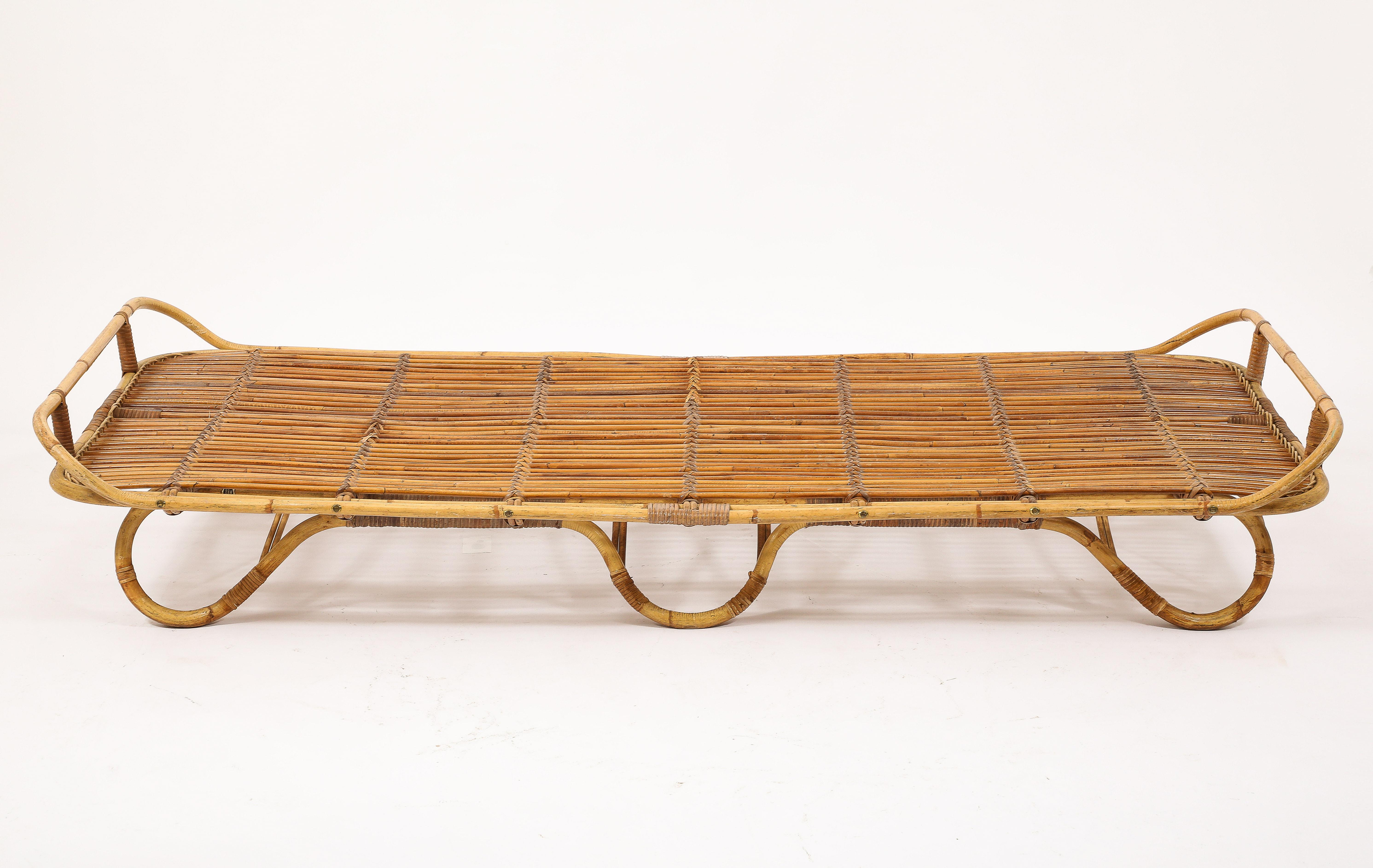 Rotin Méridienne en rotin dans le style de Louis Sognot, France, années 1960 en vente