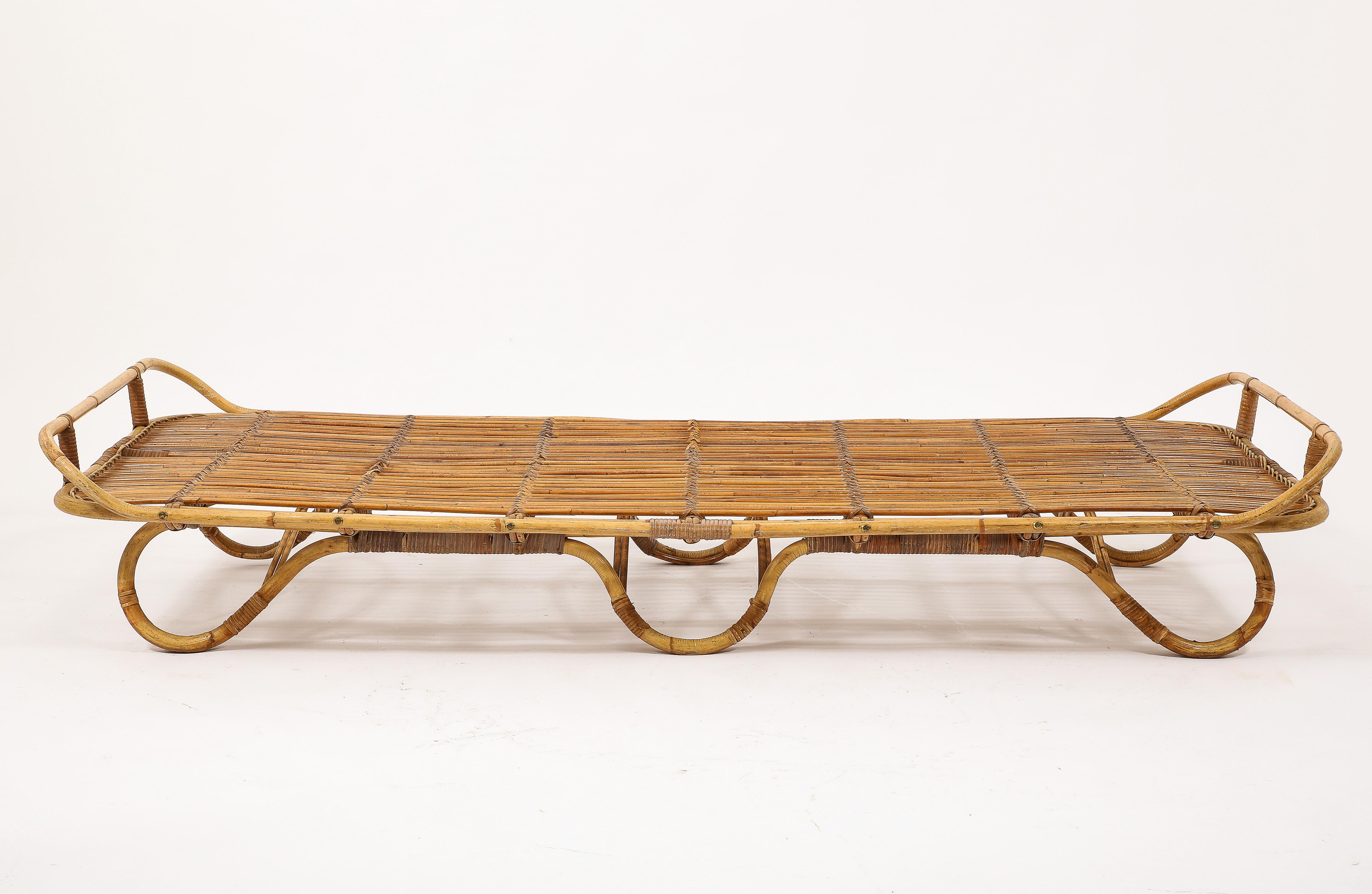 Méridienne en rotin dans le style de Louis Sognot, France, années 1960 en vente 1