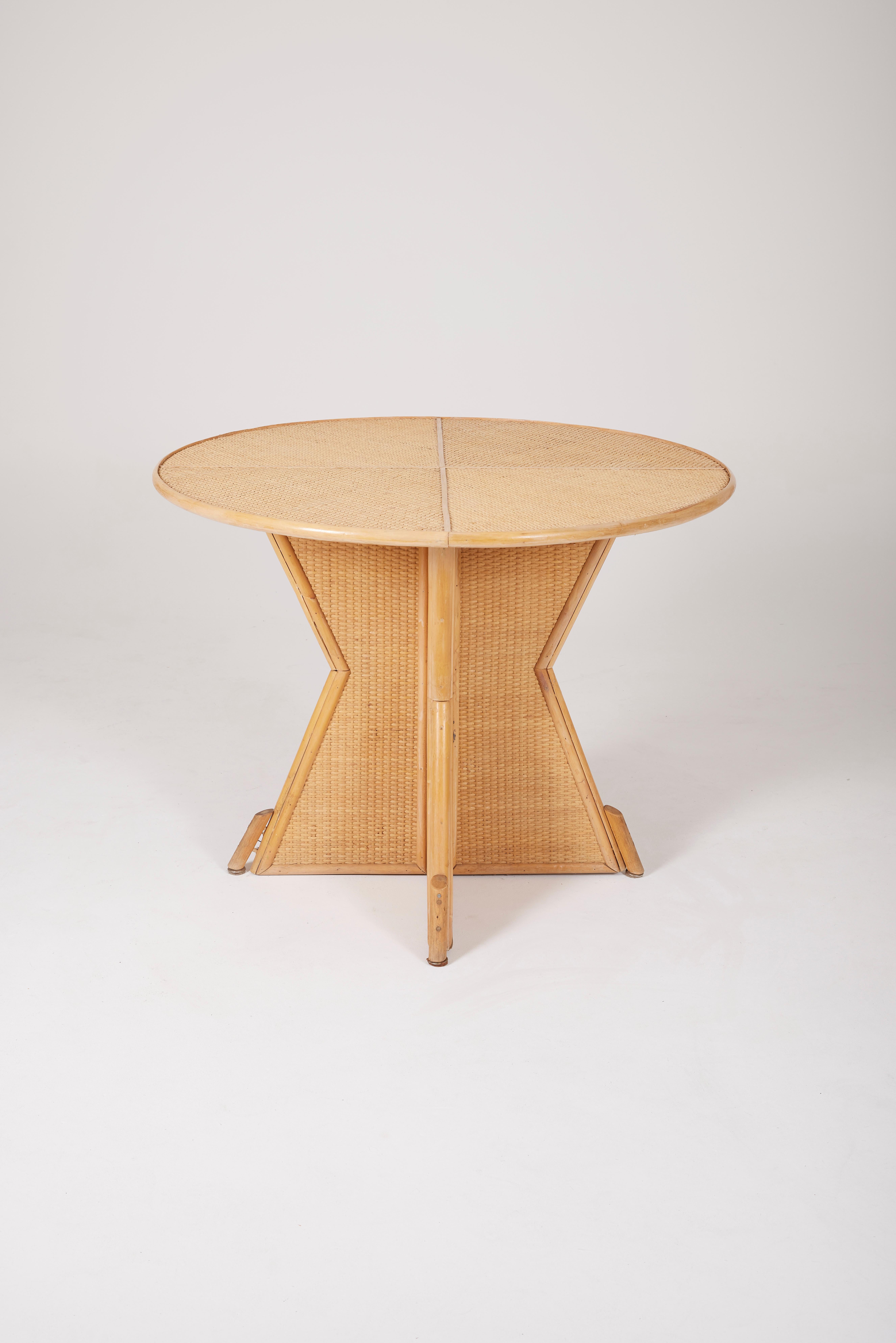 Woven rattan dining table from the 1960s.
LP1459