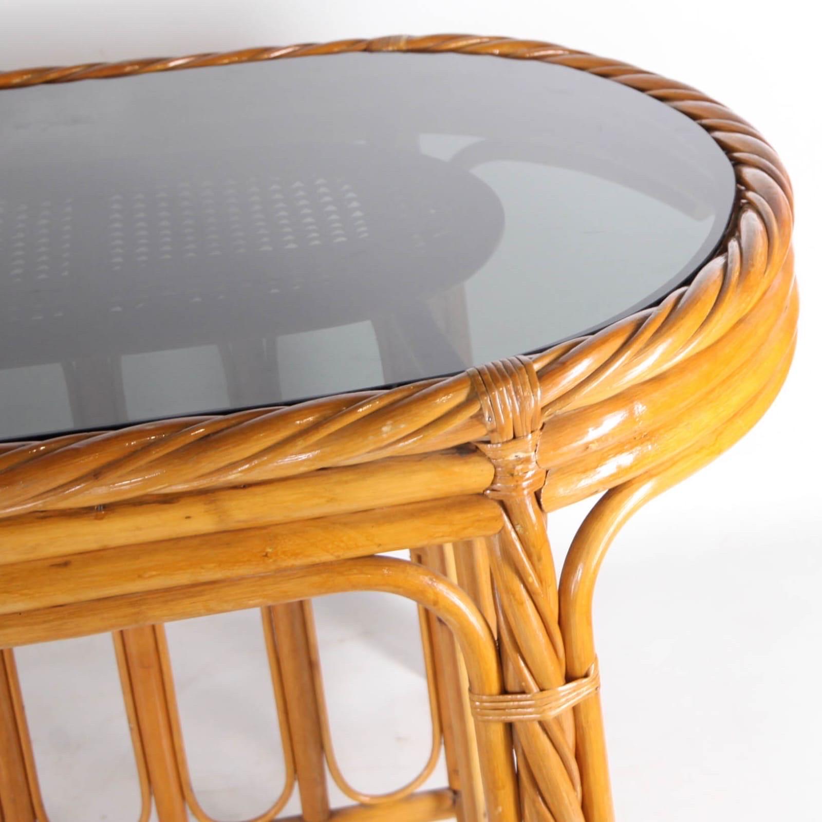 Rattan dining table In Good Condition For Sale In Isle Sur Sorgue, FR