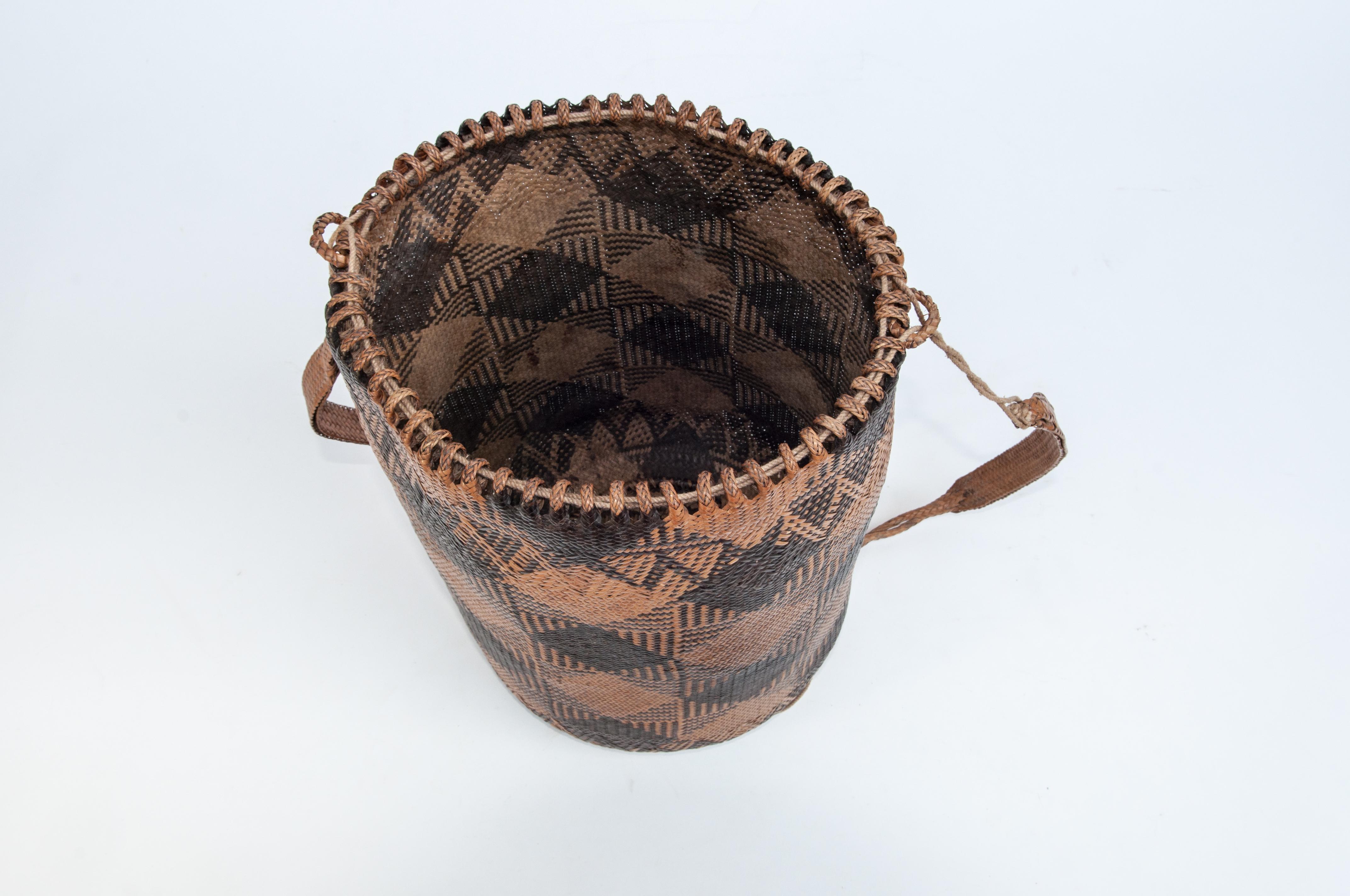 Rattan Drawstring Shoulder Bag Basket, Dayak of Borneo, Late 20th Century In Good Condition In Point Richmond, CA