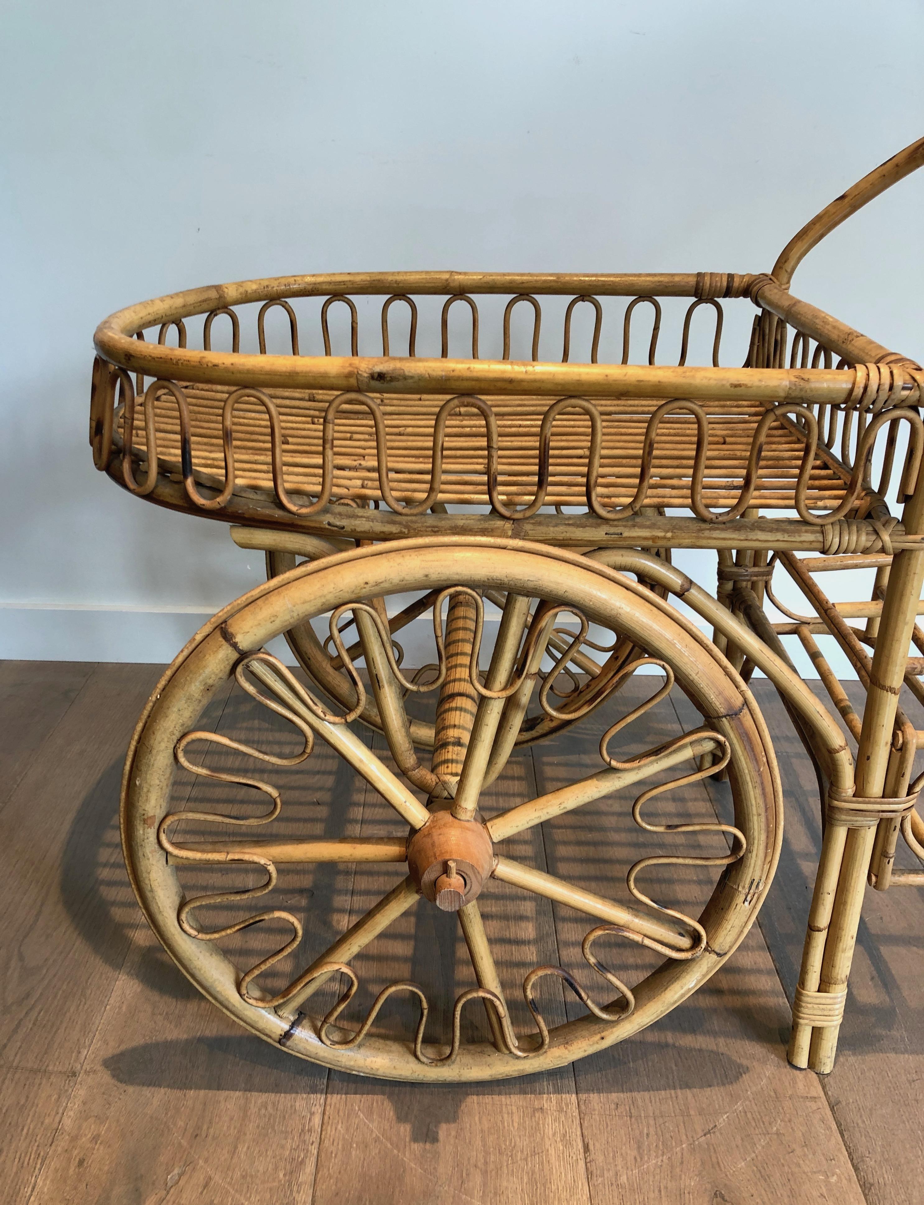 Rattan Drinks Trolley Attributed to Audoux Minet In Good Condition For Sale In Marcq-en-Barœul, Hauts-de-France