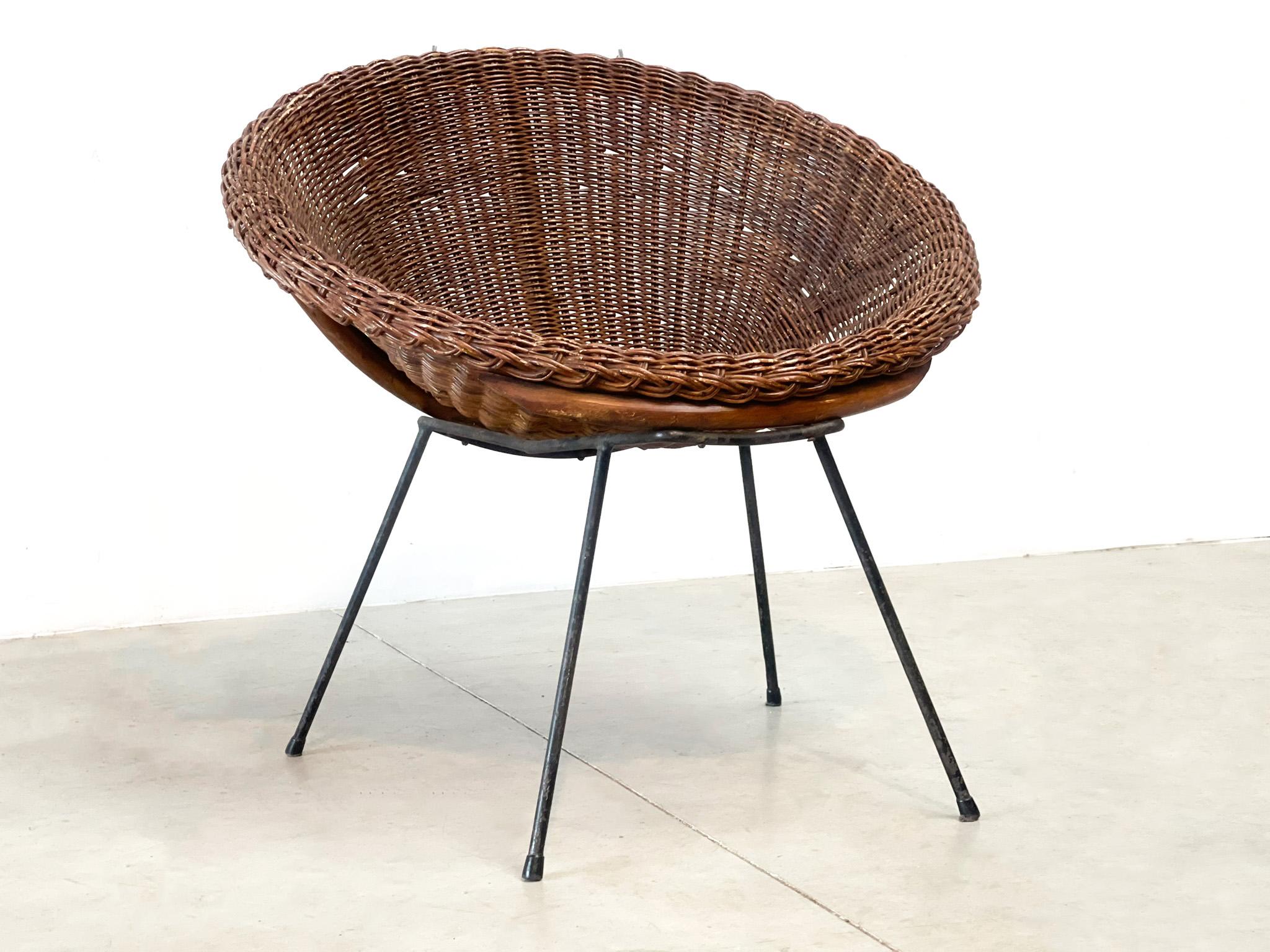 Late 20th Century Rattan easy chair For Sale