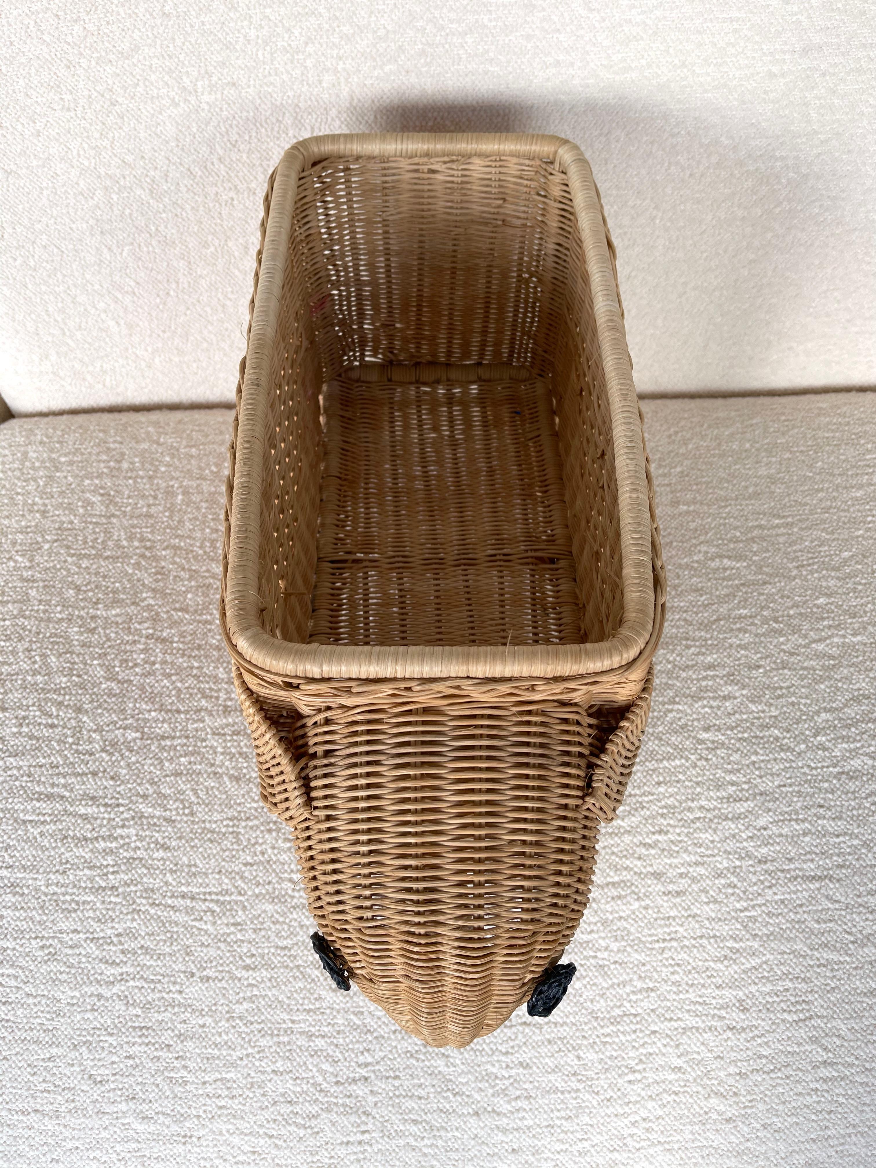 Italian Rattan Elephant Magazine Rack, Italy, 1970s