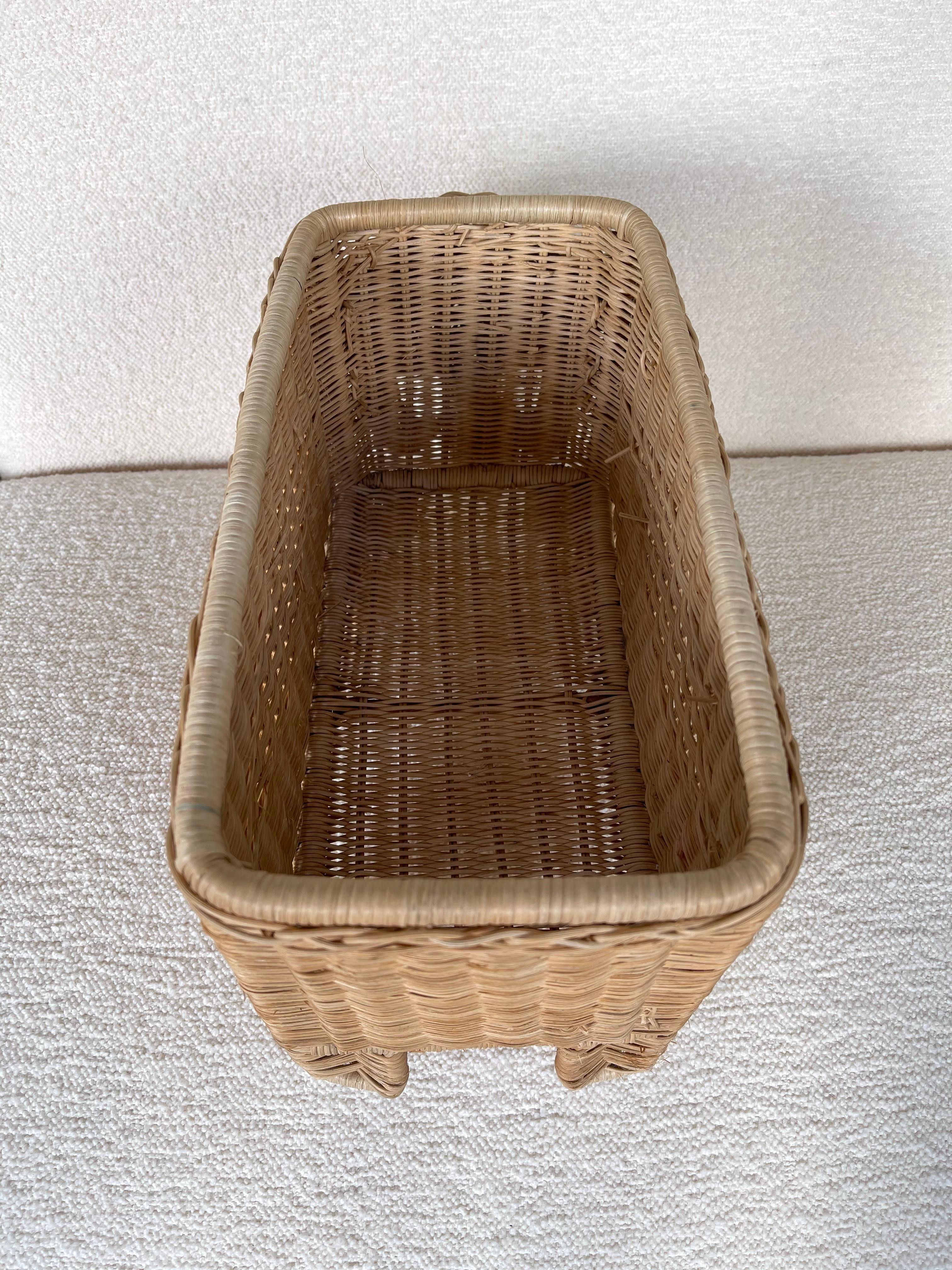 Late 20th Century Rattan Elephant Magazine Rack, Italy, 1970s