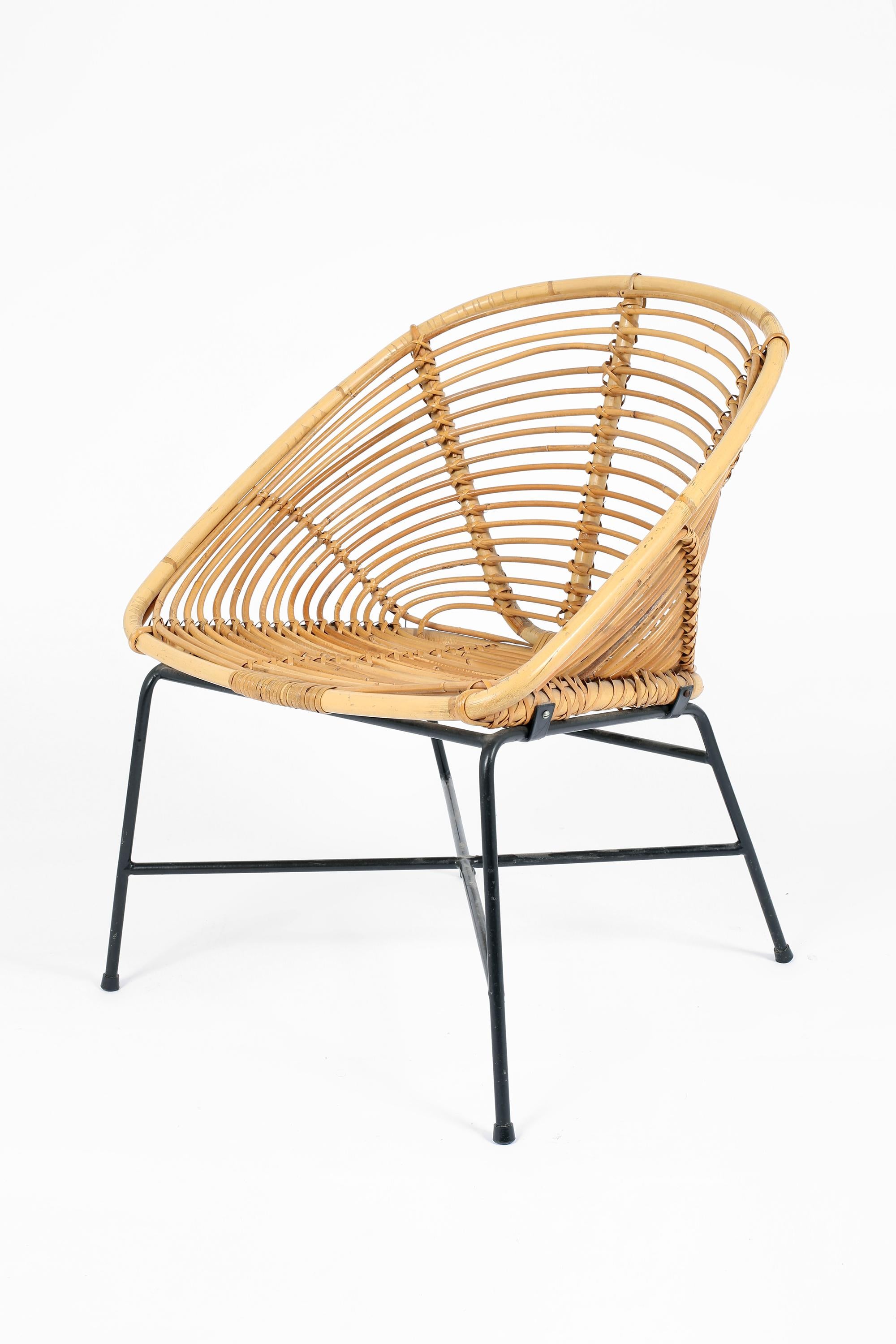 Acier Chaise d'appoint en rotin et acier émaillé en vente
