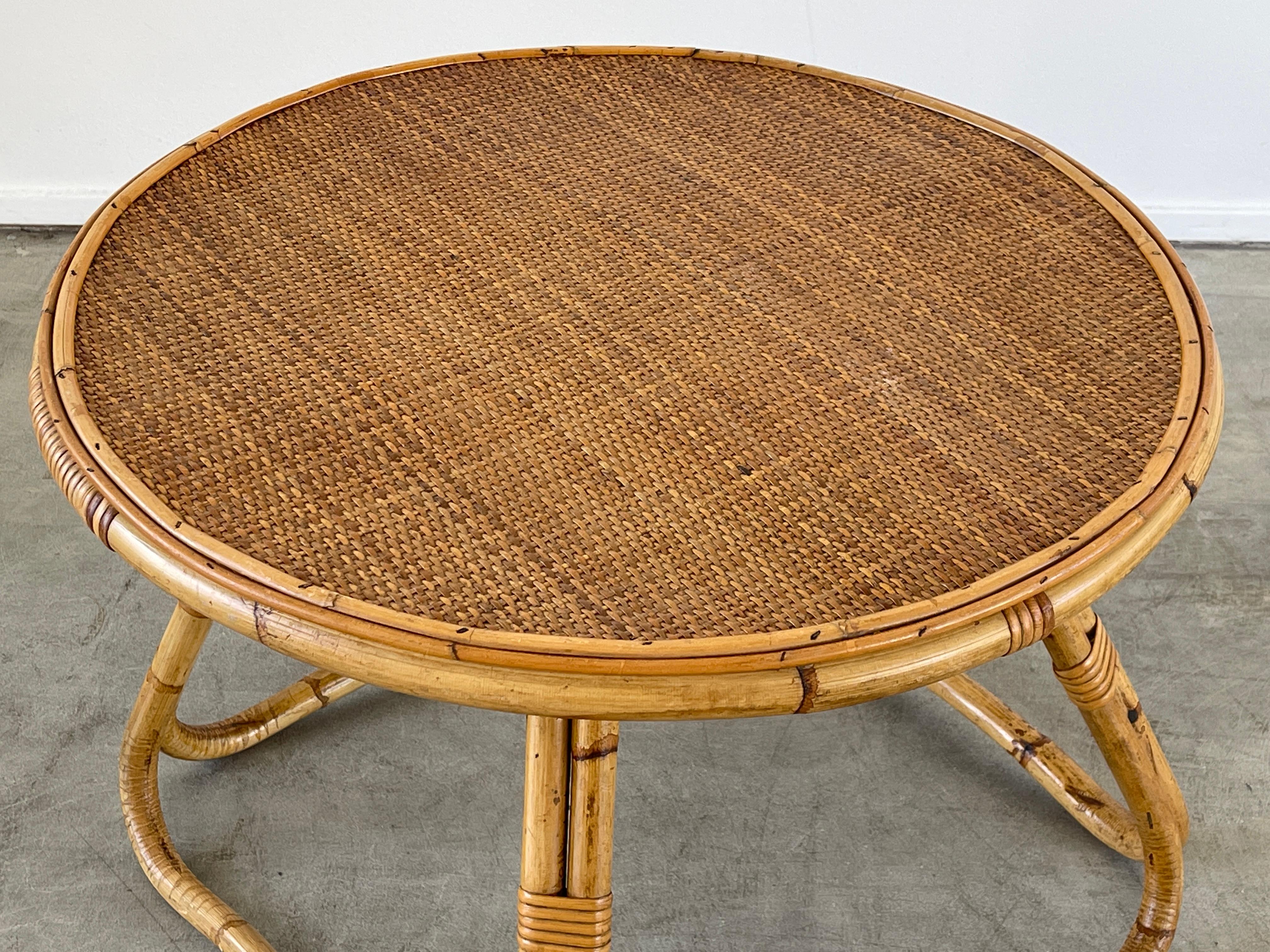 Rattan End Table In Good Condition In Beverly Hills, CA