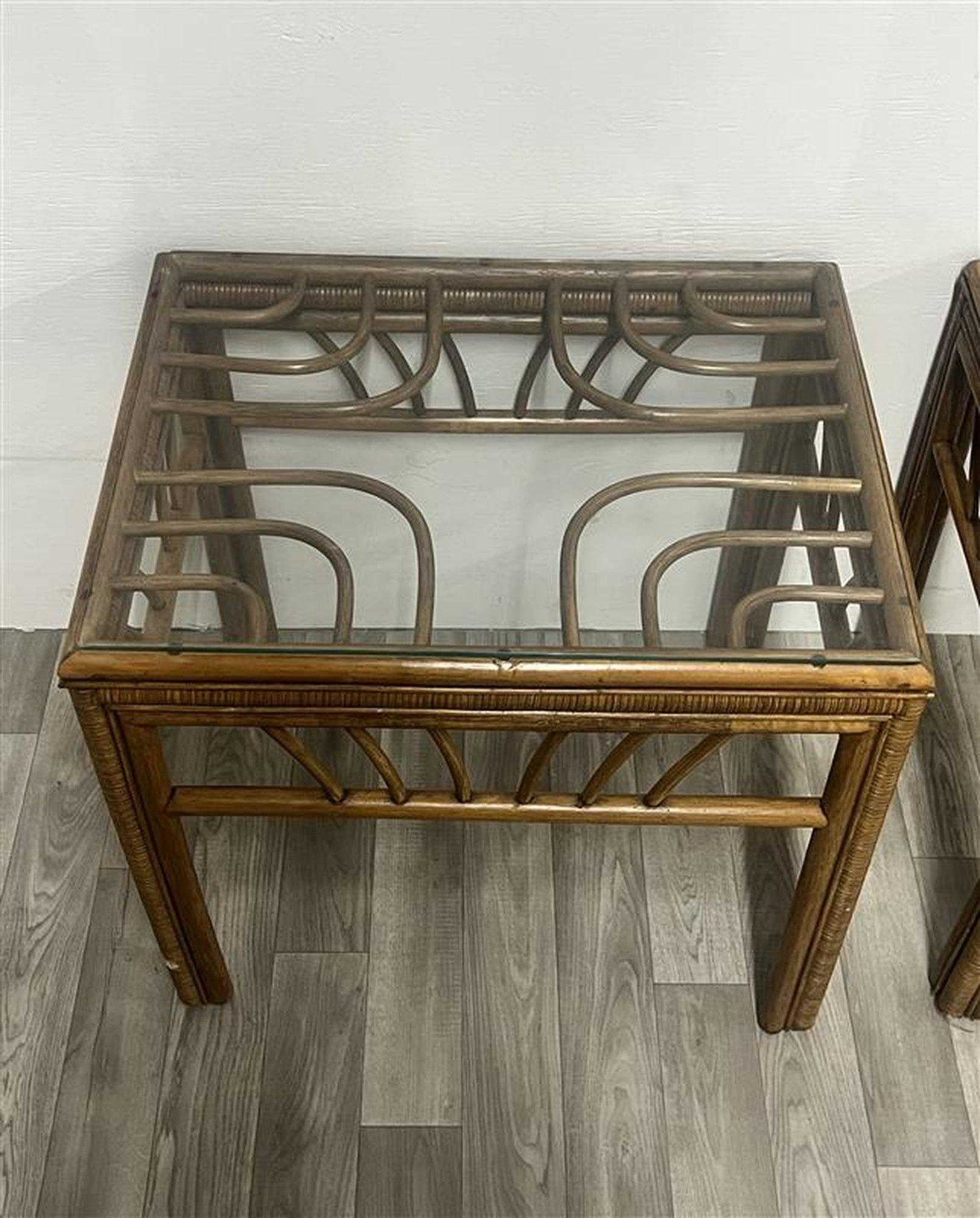 Beistelltische aus Rattan (Böhmisch) im Angebot