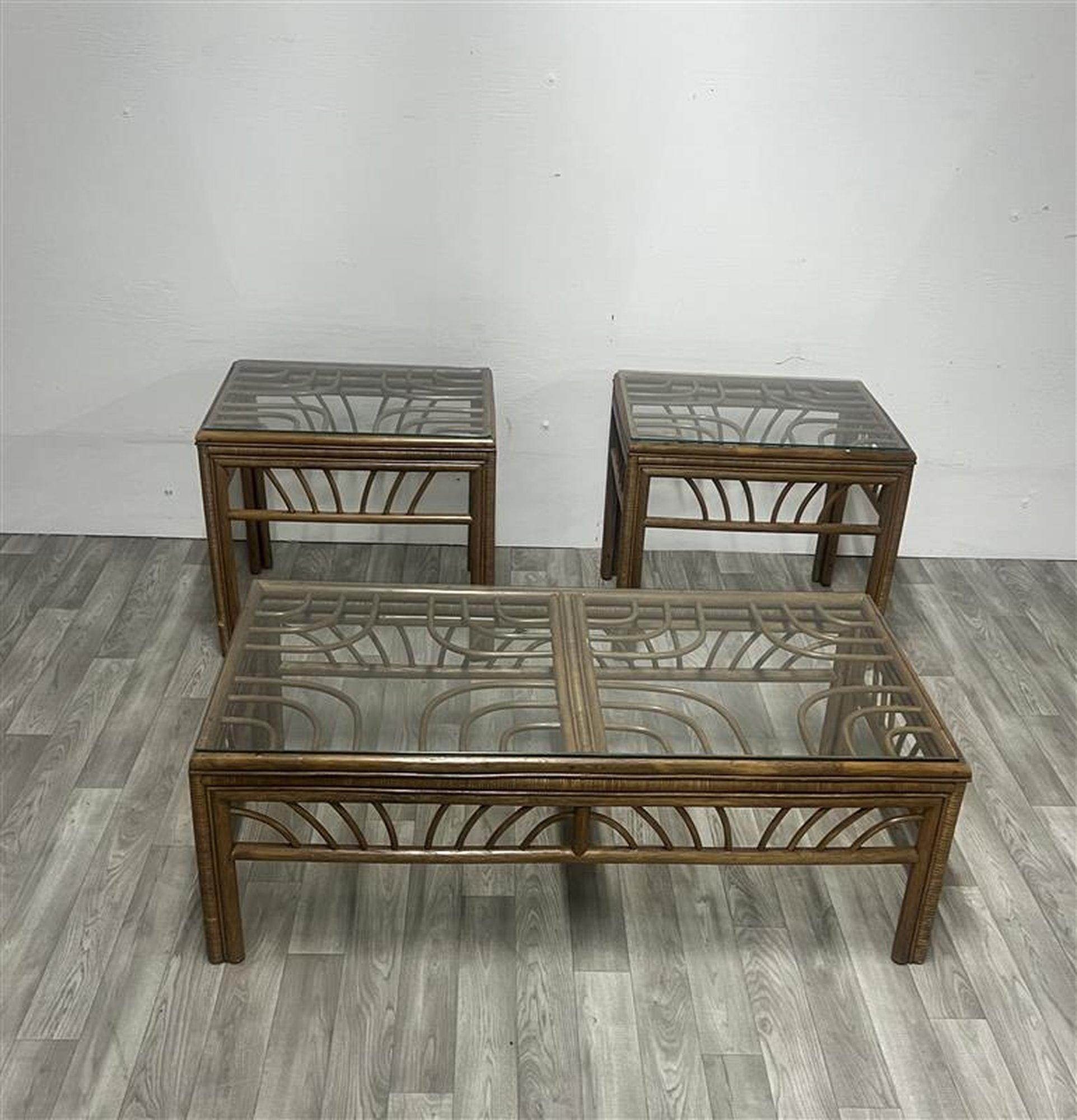 Beistelltische aus Rattan (Mitte des 20. Jahrhunderts) im Angebot