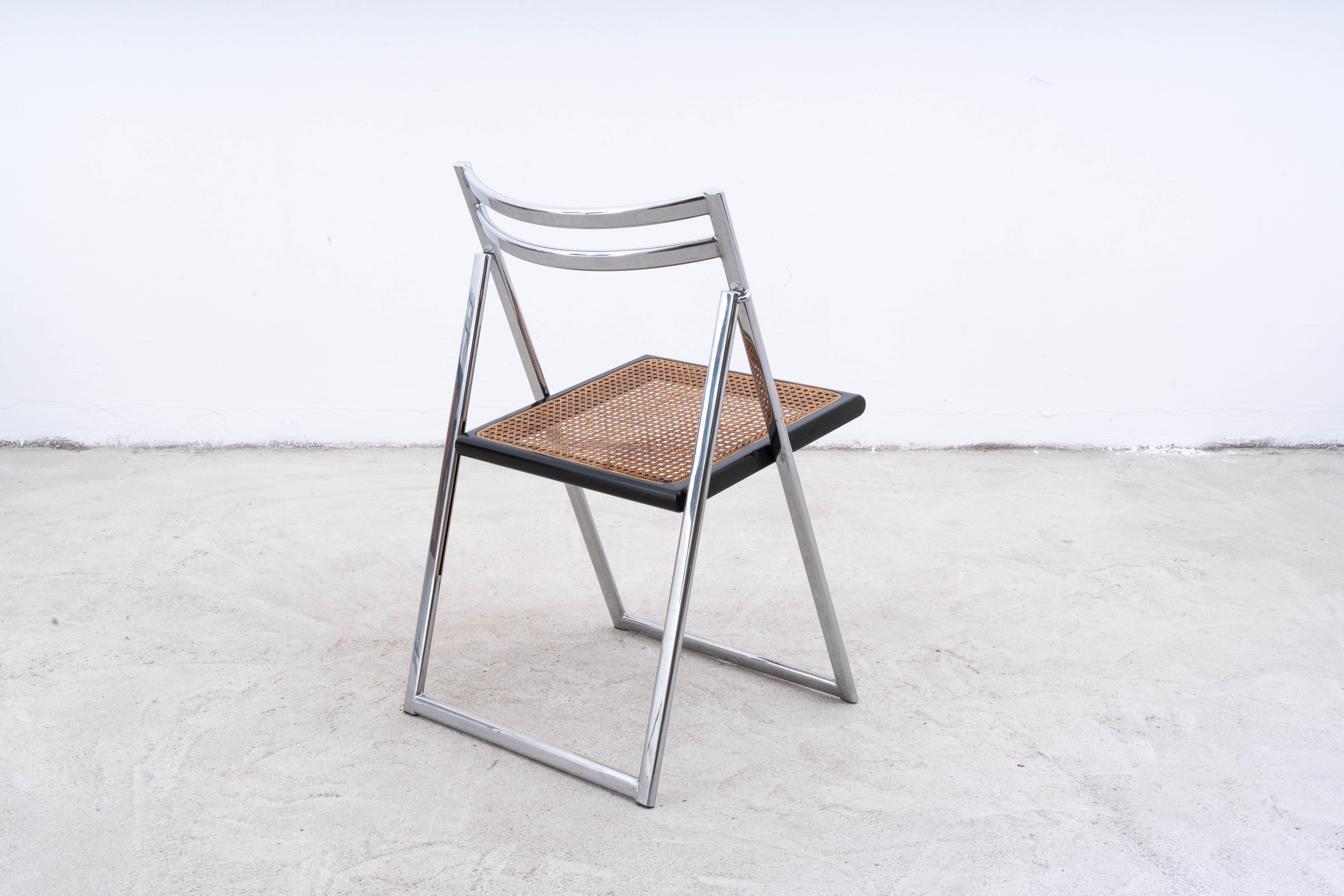 Mid-Century moderno Sedie Flip in rattan di Arrben, set di 4 pezzi in vendita