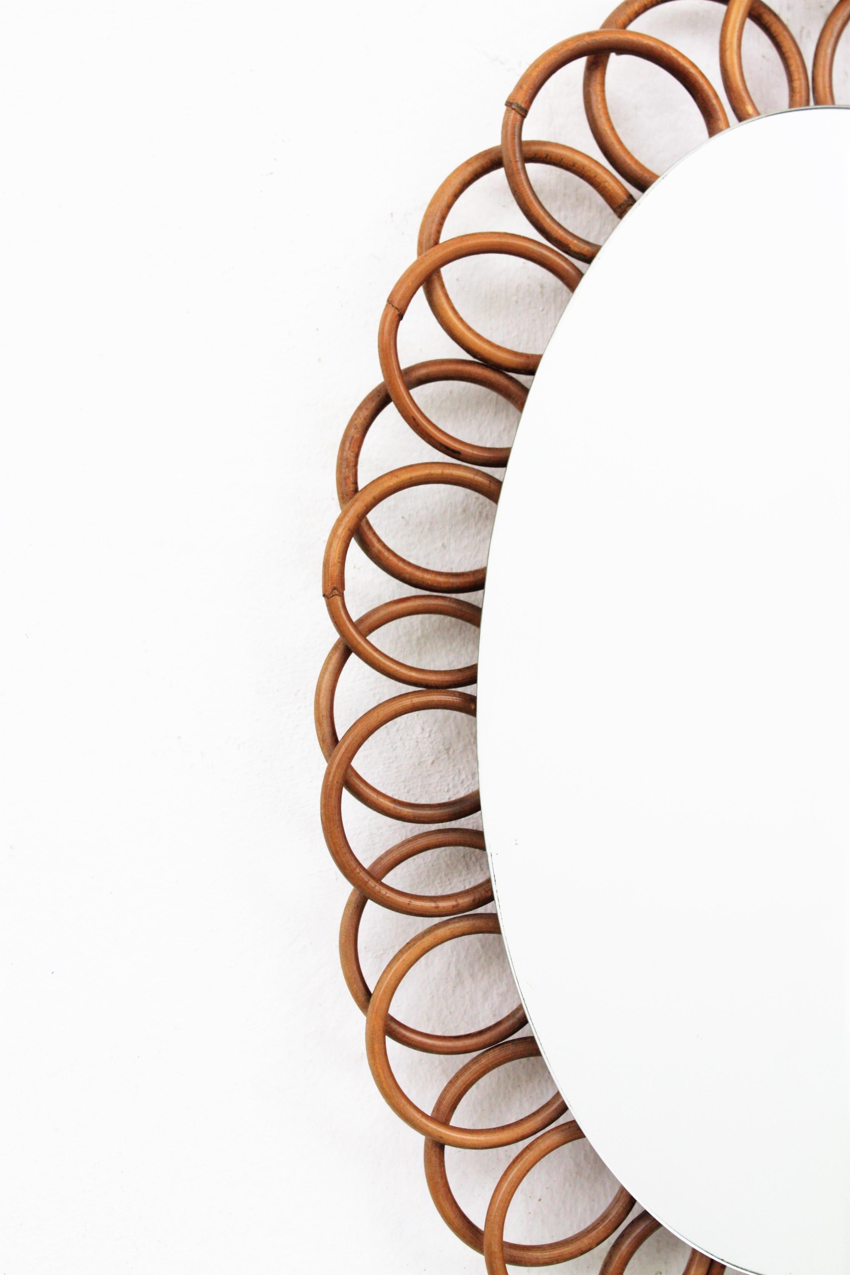 Französischer Rattan-Spiegel in ovaler Form zum Aufhängen (Handgefertigt) im Angebot