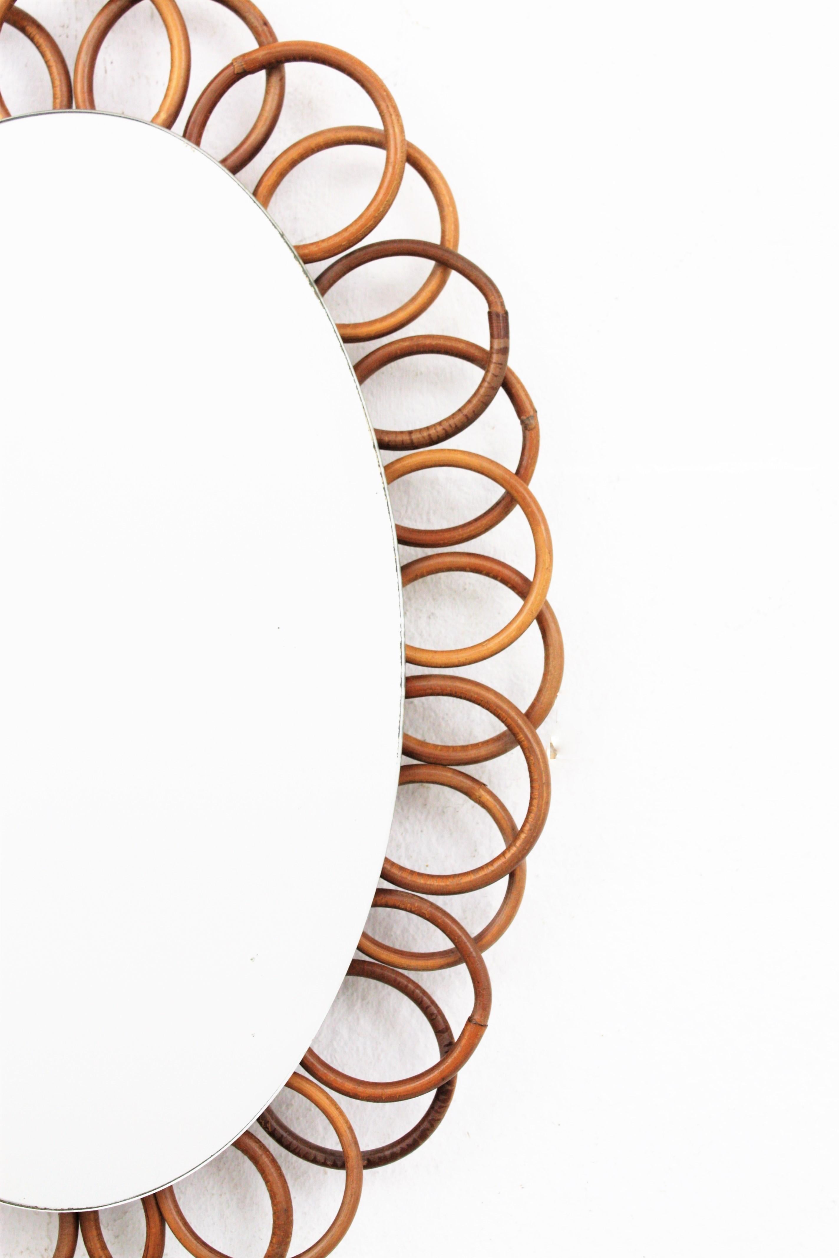 Französischer Rattan-Spiegel in ovaler Form zum Aufhängen (Korbweide) im Angebot