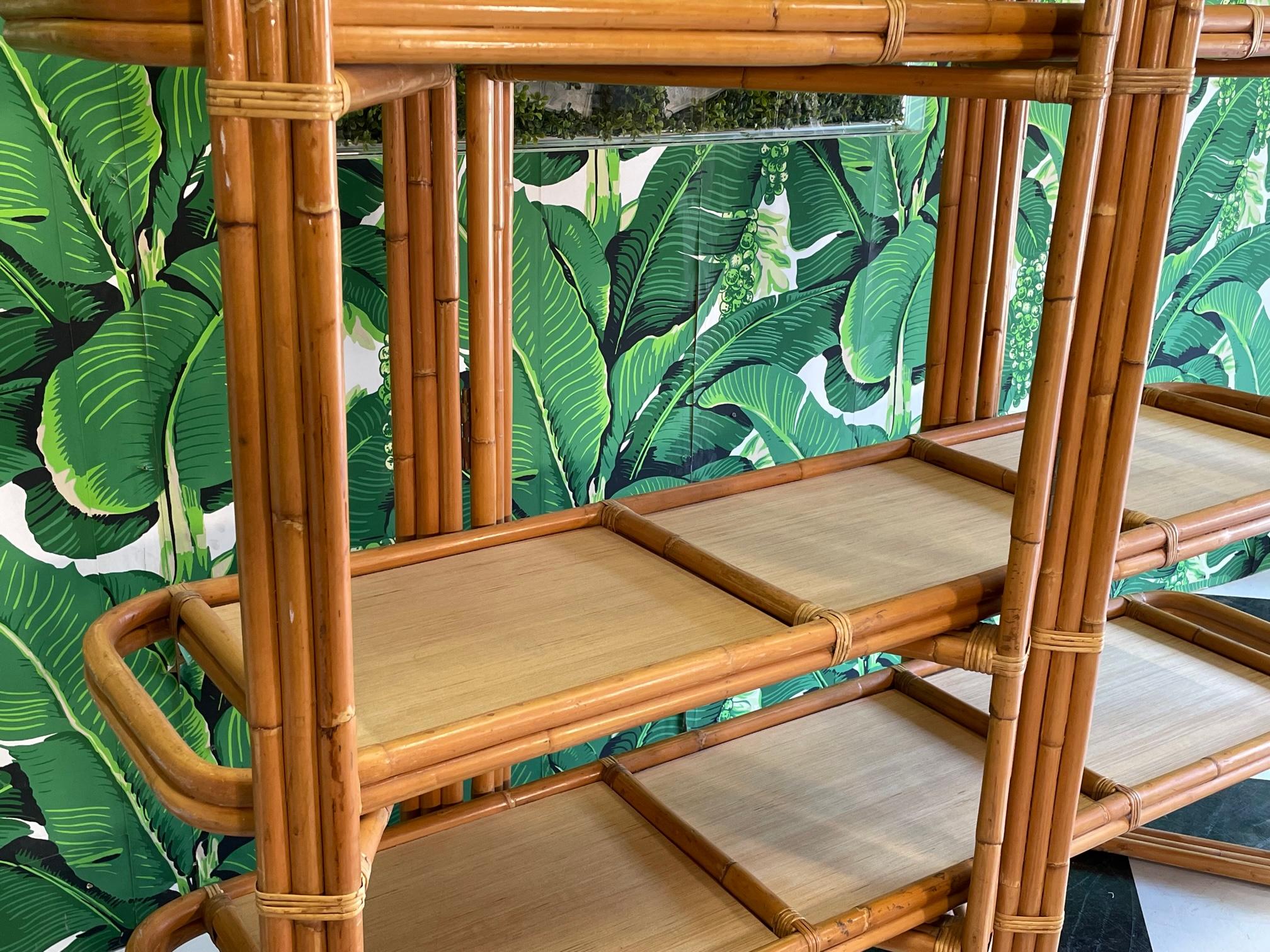 Rattan Folding Room Divider Shelving Unit In Good Condition For Sale In Jacksonville, FL