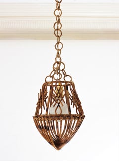 Lampe pendante ou lanterne moderniste en rotin français avec accents de chinoiserie