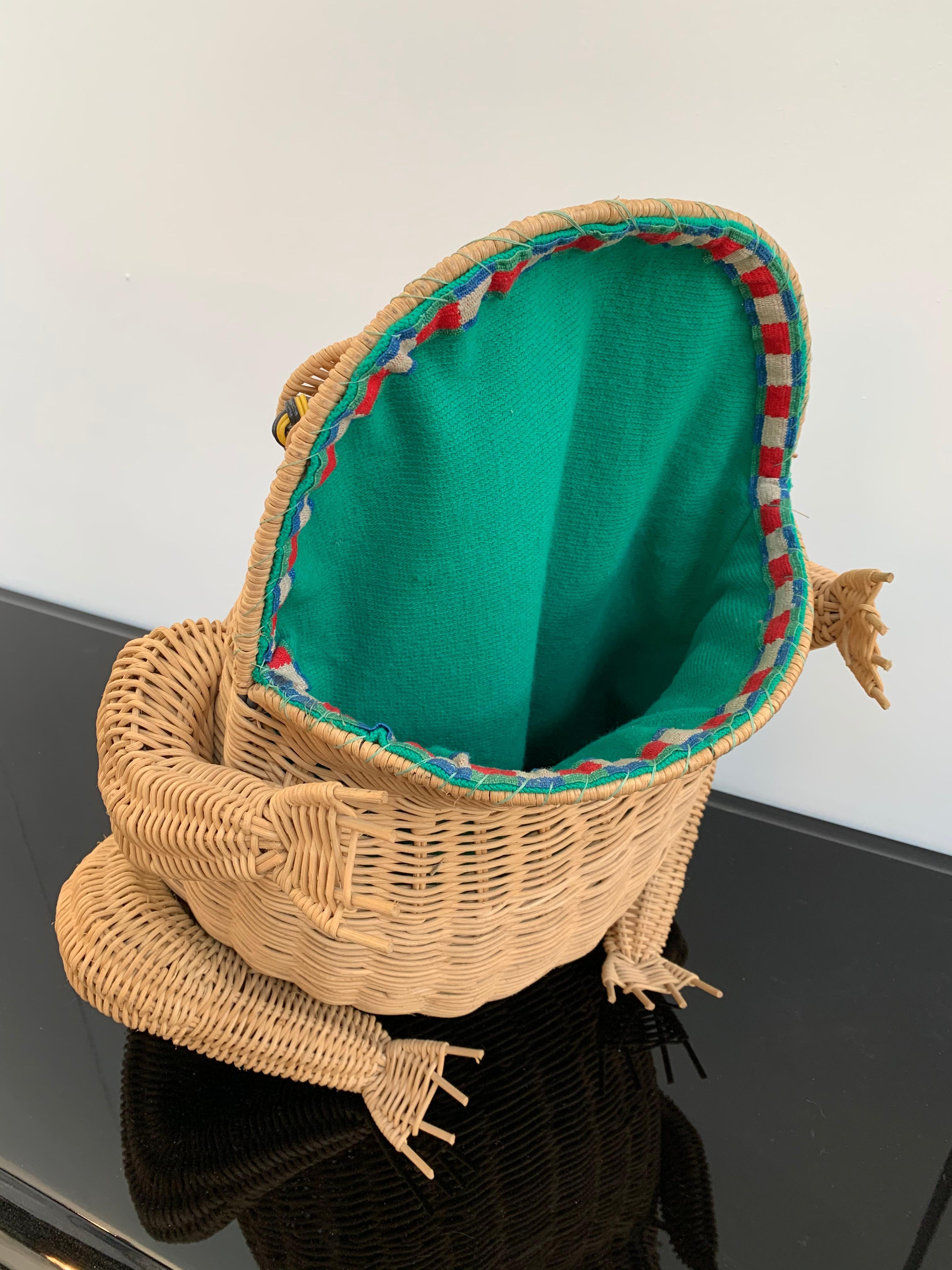 Rattan Frog Magazine Rack, Italy, 1970s In Good Condition In SAINT-OUEN, FR