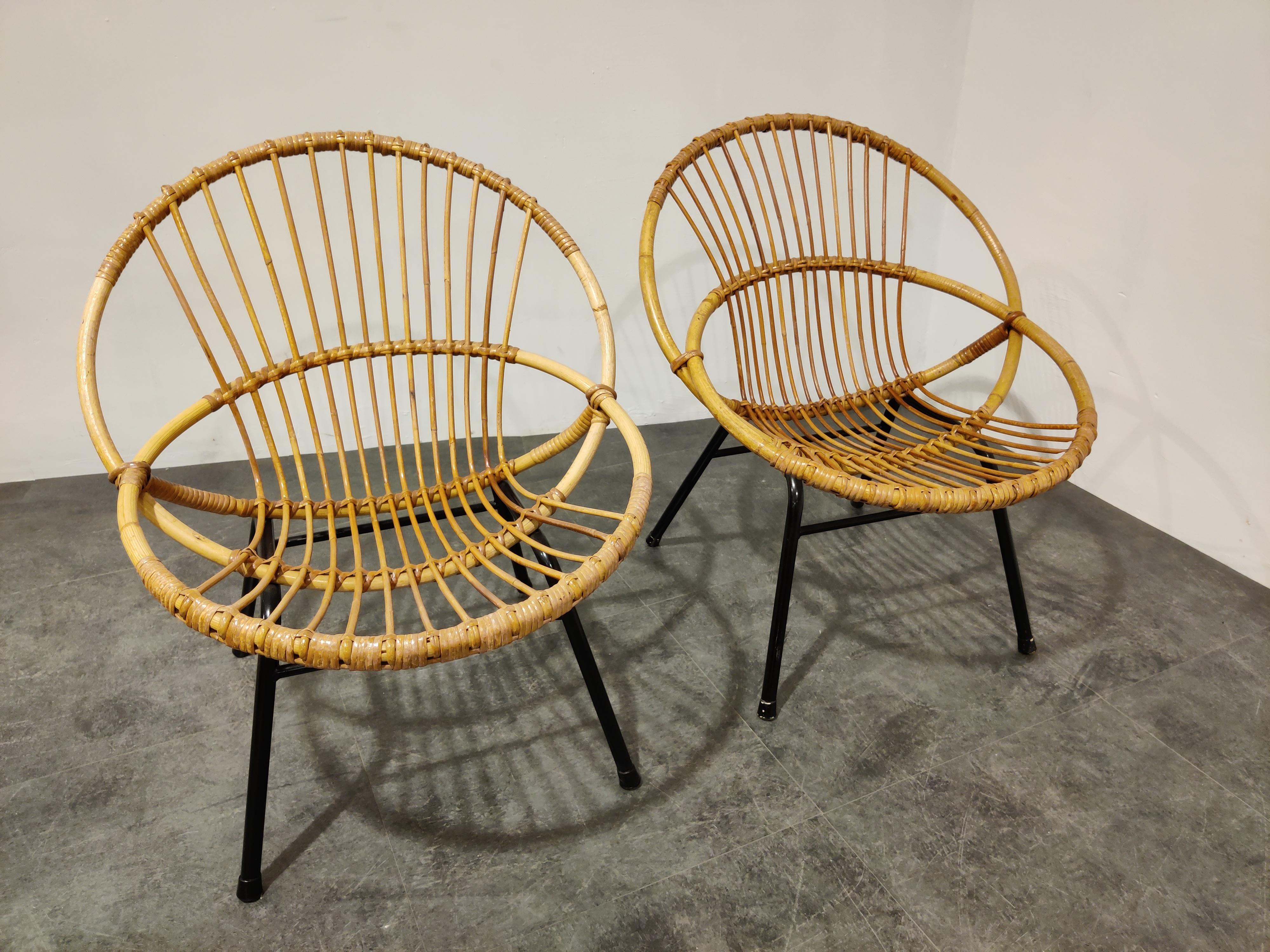 Beautiful midcentury rattan chair set by Rohé Noordwolde.

The set consists of two lounge chairs, a two-seat bench and a side table.

Great patio set, garden set or even living room set.

Lovely design mounted on a black lacquered metal