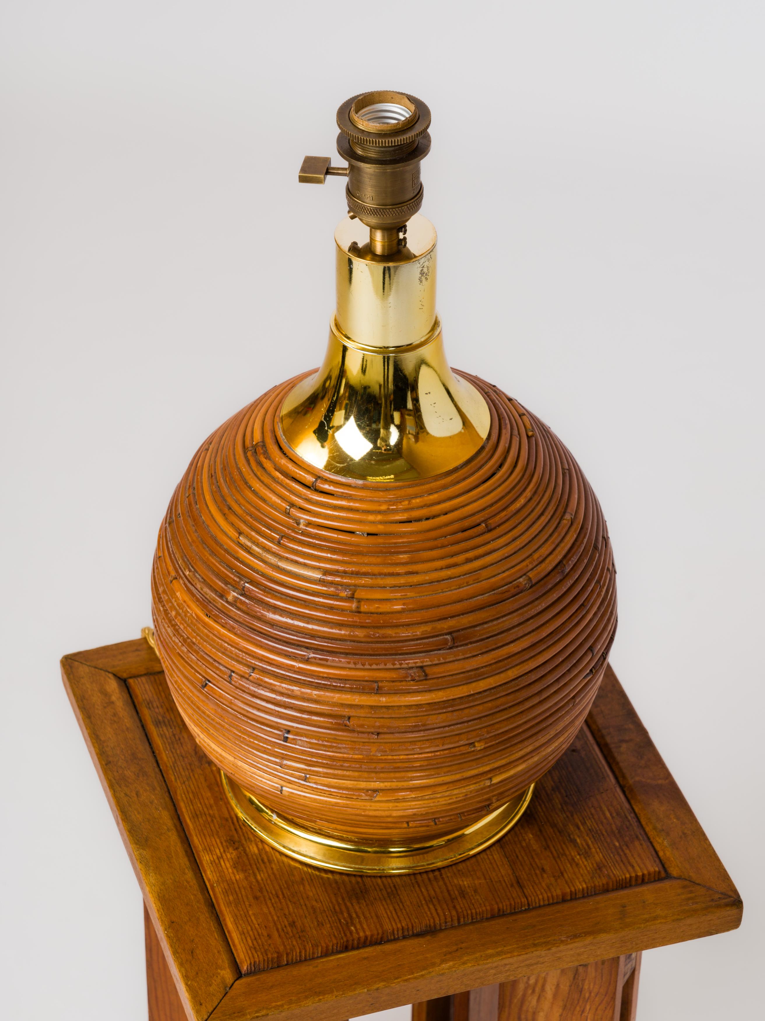 Hollywood Regency Rattan & Gilt Metal Table Lamp - Italy 1980's For Sale