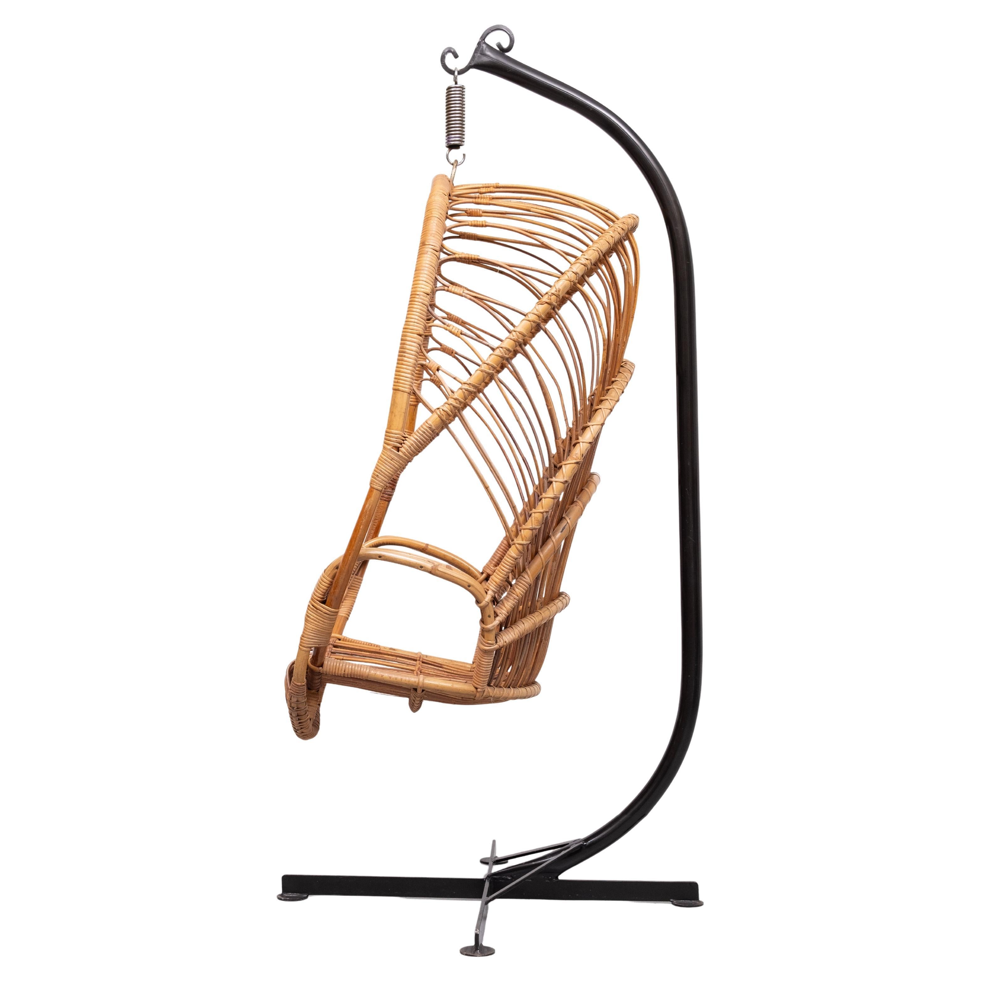 Iconic Rattan hanging Chair .Manufactured by Rohe Noordwolde .Holland 
Superb seating comfort . Look at that heavy Steel base ,beathiful hand made 
ideal on the poolside or Patio Garden or just in your living room .



Please ask for better shipping