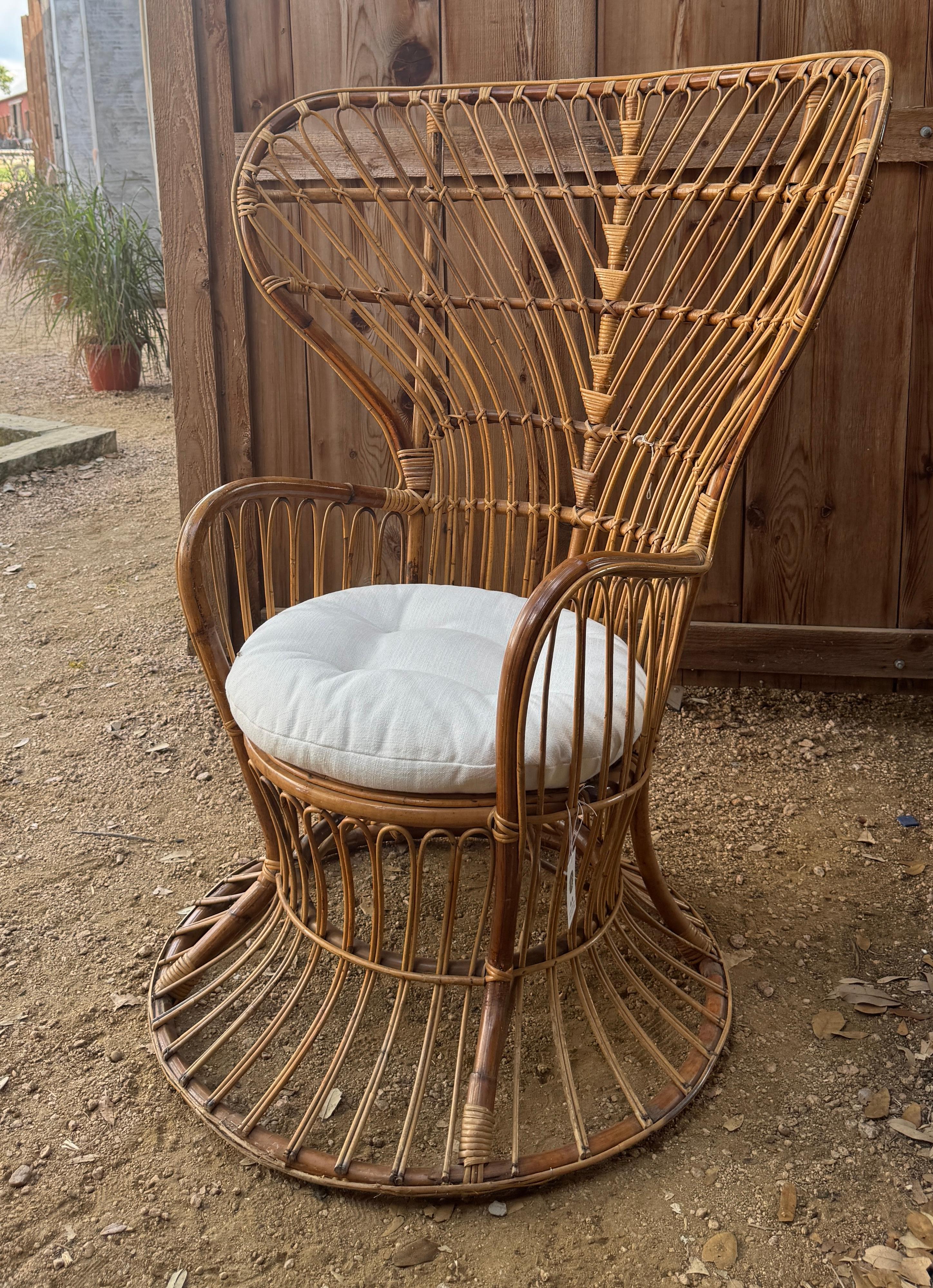 italien Chaise à haut dossier en rotin dans le style de Gio Ponti et Lio Carminati en vente