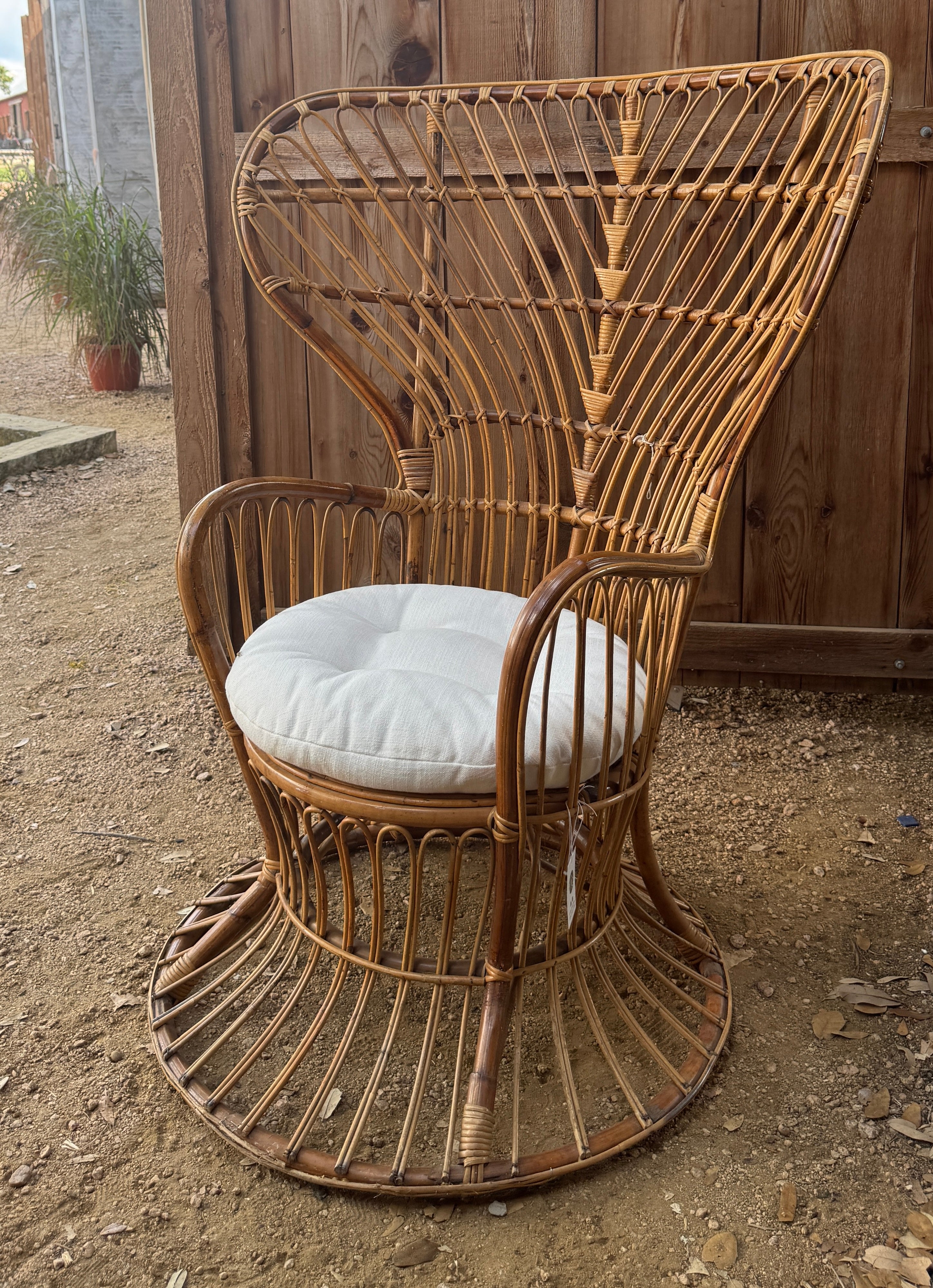 Chaise à haut dossier en rotin dans le style de Gio Ponti et Lio Carminati en vente