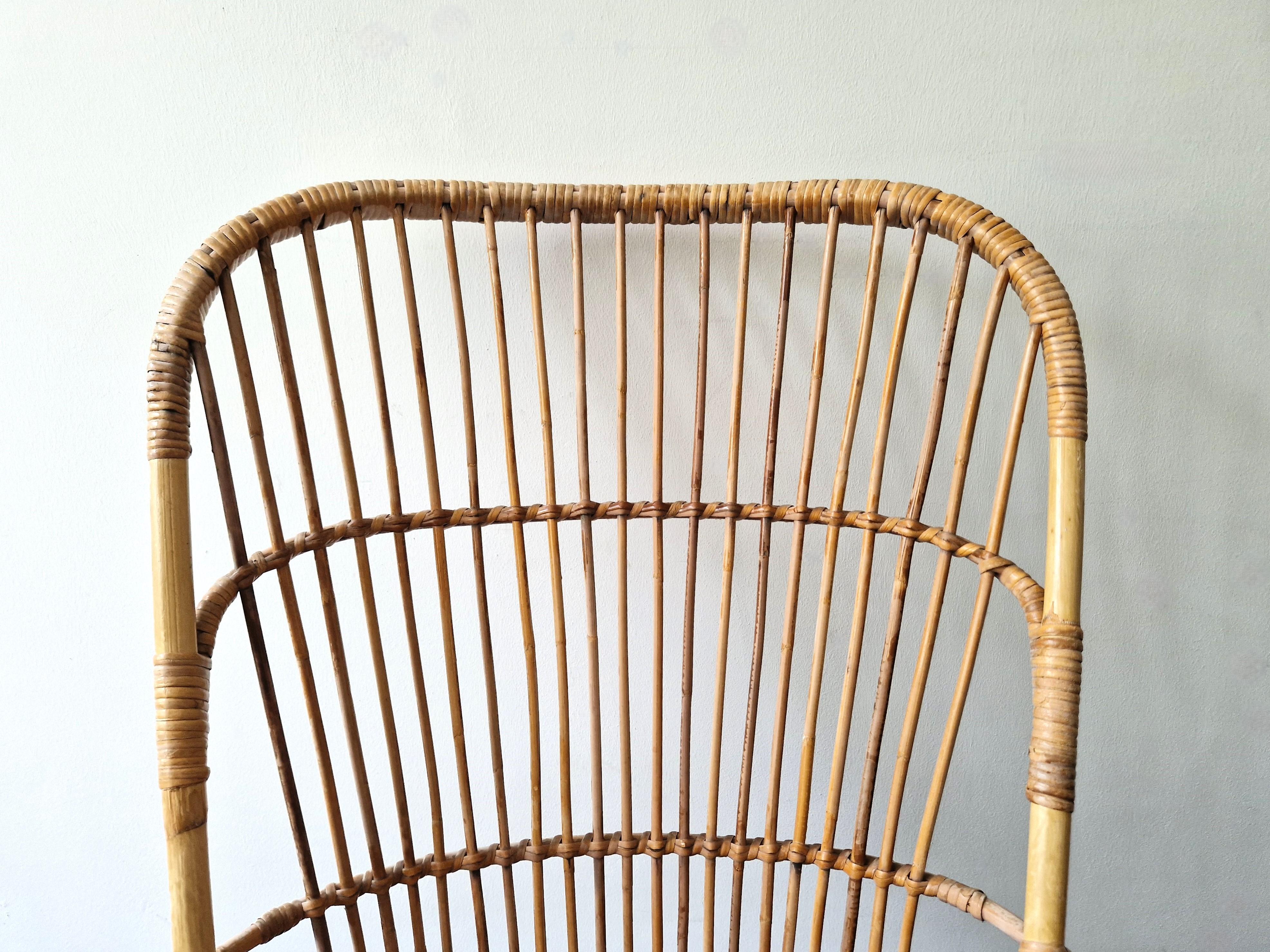 Rattanstuhl mit hoher Rückenlehne und weißem Gestell für Rohé Noordwolde, 1960er Jahre im Zustand „Gut“ im Angebot in Steenwijk, NL