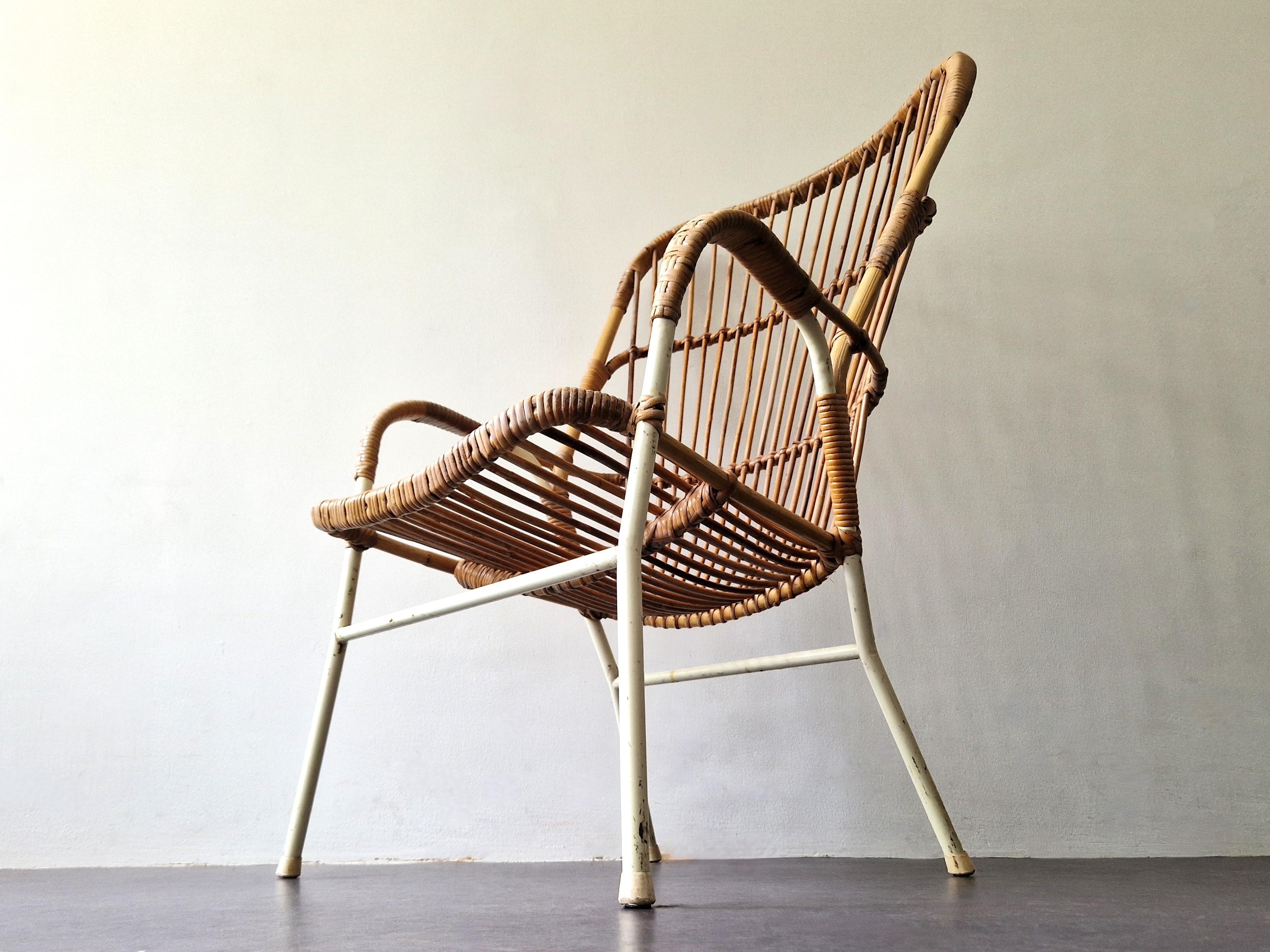 Rattanstuhl mit hoher Rückenlehne und weißem Gestell für Rohé Noordwolde, 1960er Jahre im Angebot 1