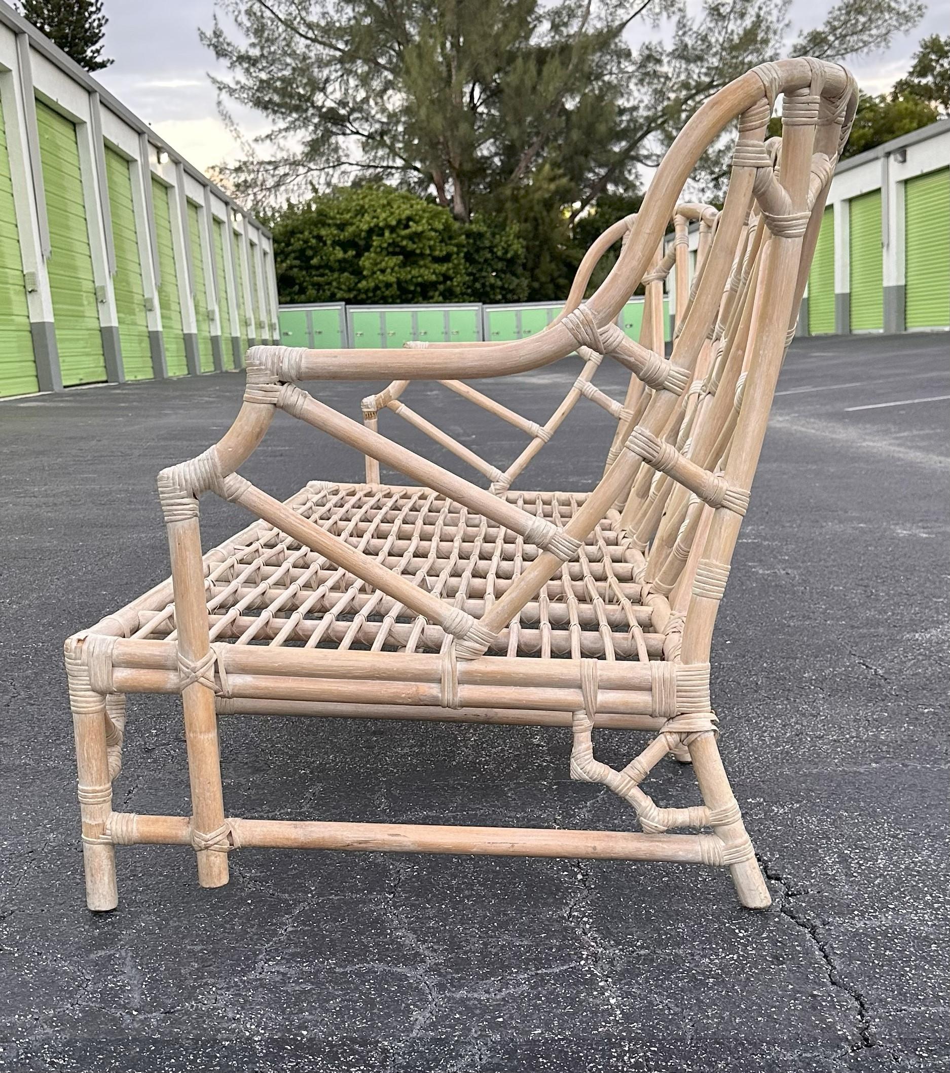Rattan Hollywood Regency Chinese Chippendale Fretwork Sofa im Zustand „Gut“ im Angebot in Lake Worth, FL