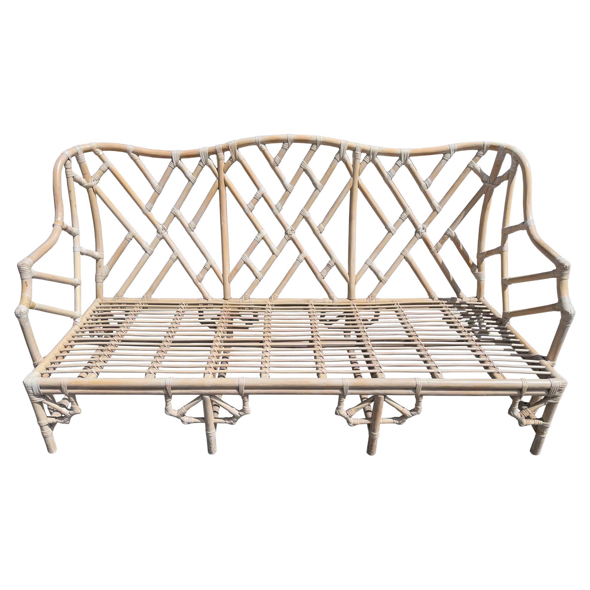 Rattan Hollywood Regency Chinese Chippendale Fretwork Sofa im Angebot