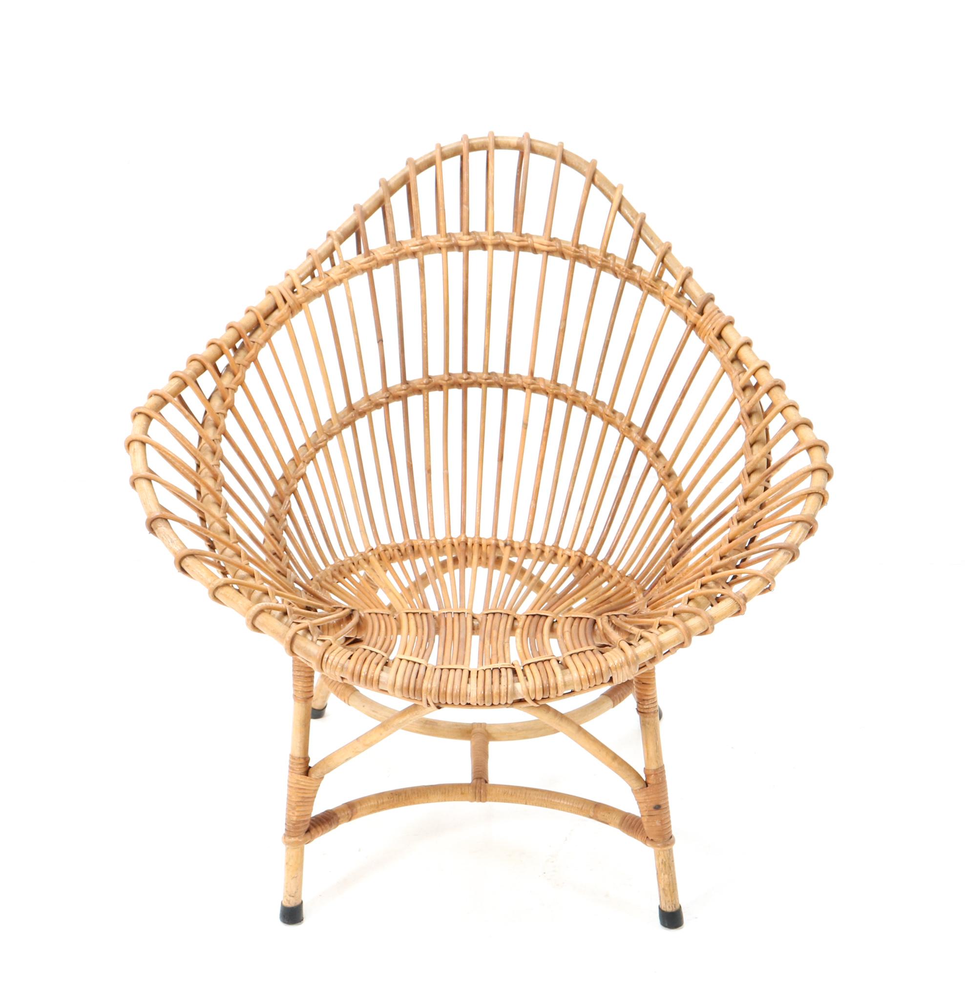 Asombrosa y rara silla club de la modernidad de mediados de siglo.
Llamativo diseño italiano de los años 1960.
Armazón original de bambú y ratán.
Diseño elegante y estilizado, y poco común por su forma y tamaño.
Esta maravillosa silla club de