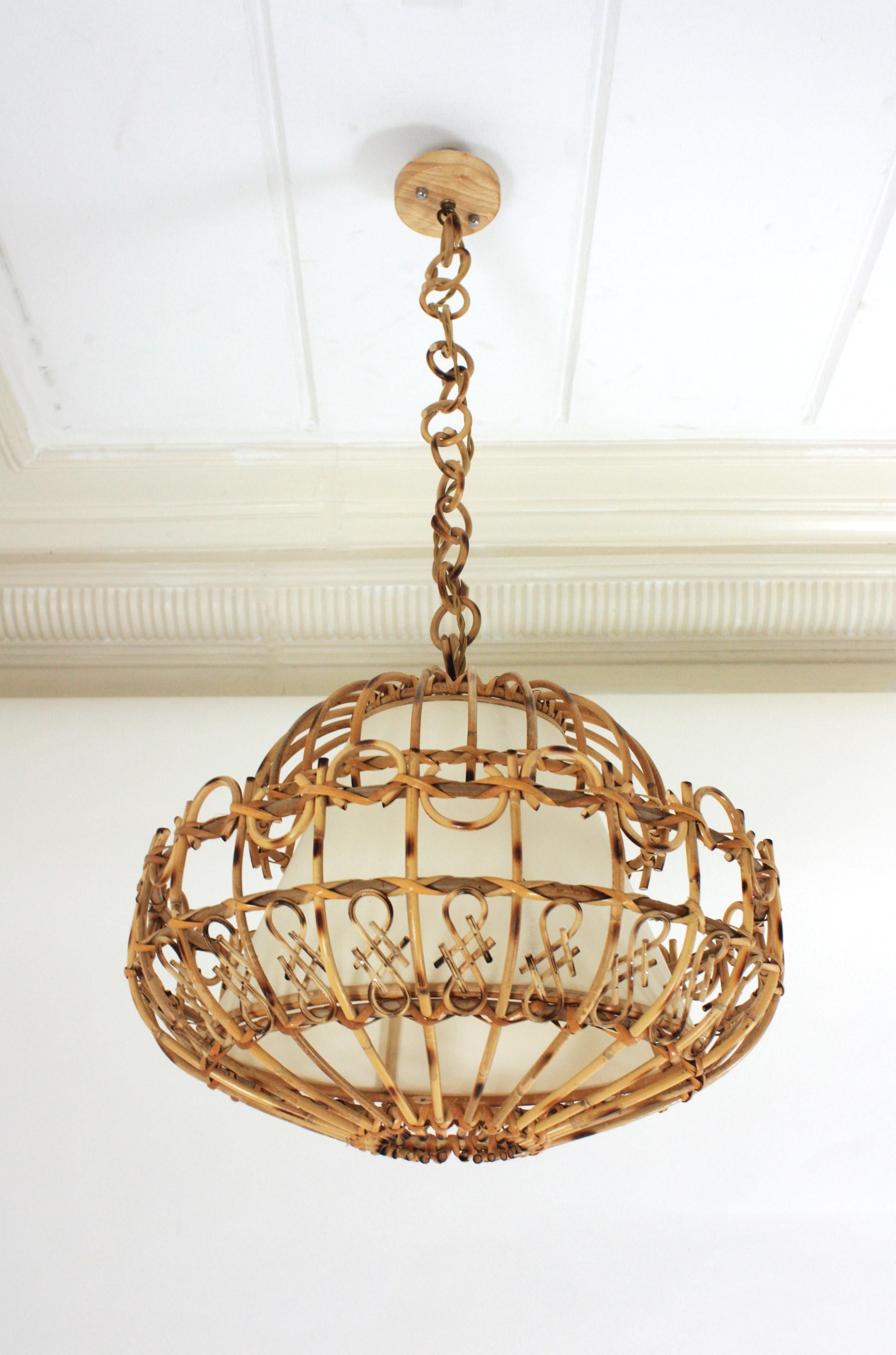 A cool handcrafted rattan large ceiling pendant hanging light with chinoiserie accents, Spain, 1960s.
This large lantern has an eye-catching design featuring a semi-spherical rattan structure decorated by chinoiserie accents and semi rings