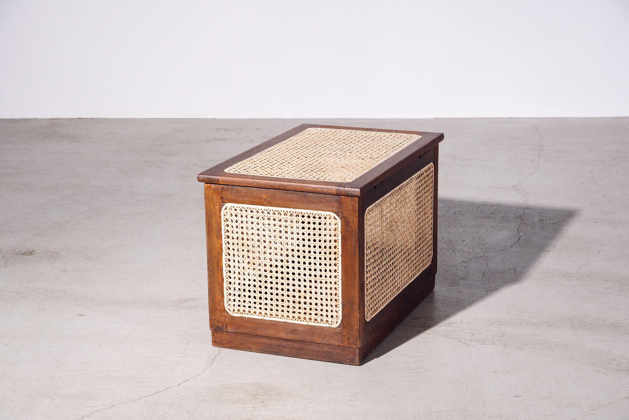 Mid-Century Modern Boîte à linge en rotin par Pierre Jeanneret pour Chandigarh, Inde, vers 1955-56 en vente