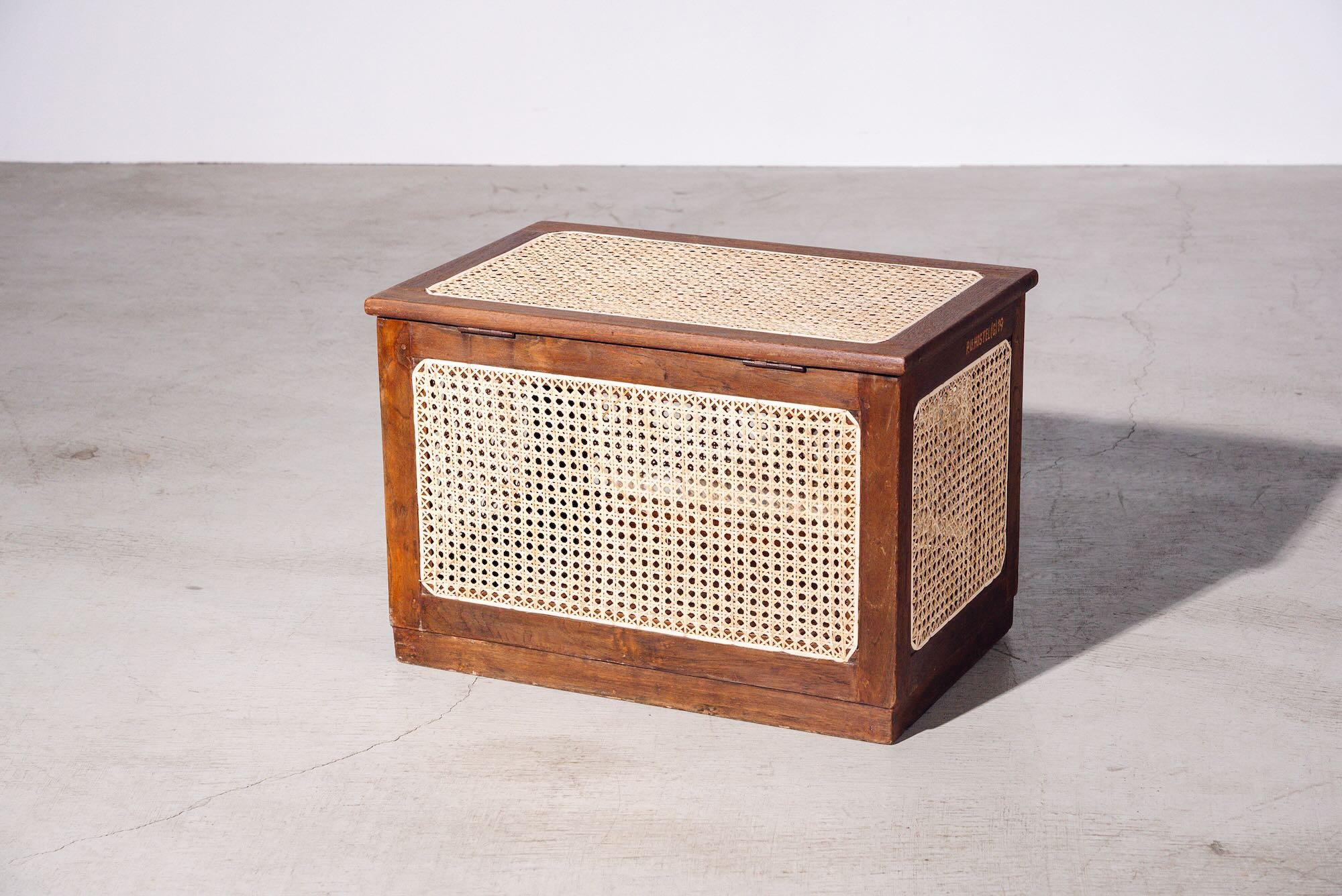 Indien Boîte à linge en rotin par Pierre Jeanneret pour Chandigarh, Inde, vers 1955-56 en vente