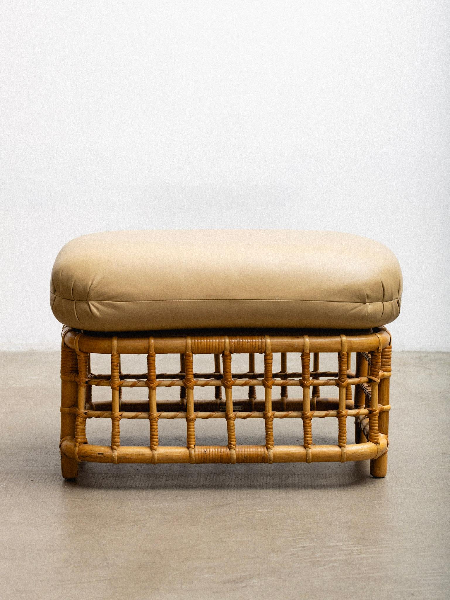 Chaise en rotin et cuir avec ottoman Attribué à Henry Olko en vente 3