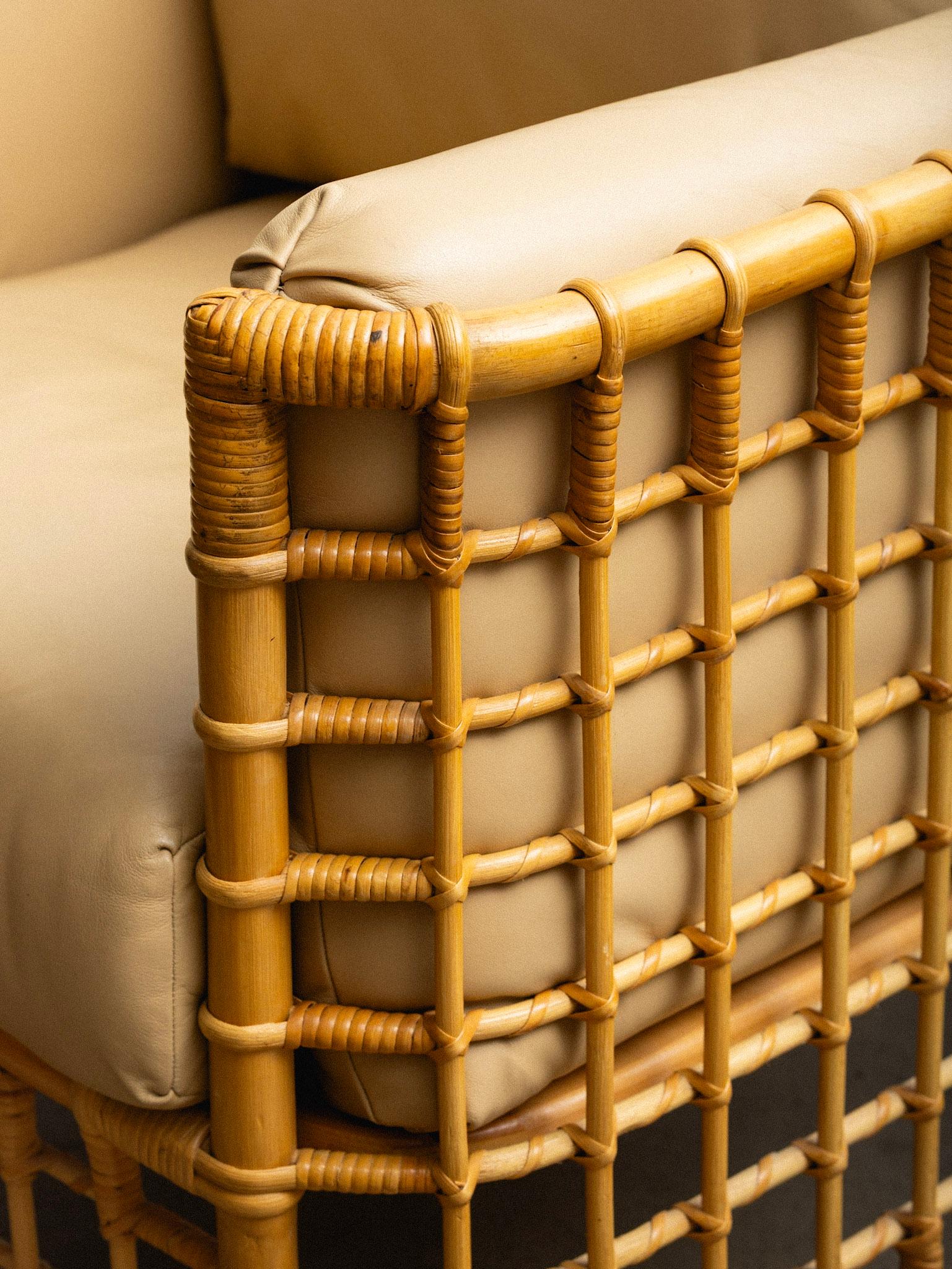 Chaise en rotin et cuir avec ottoman Attribué à Henry Olko en vente 8
