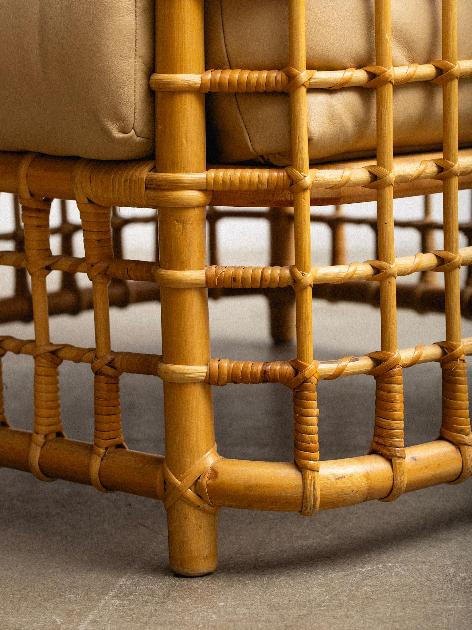 Chaise en rotin et cuir avec ottoman Attribué à Henry Olko en vente 9
