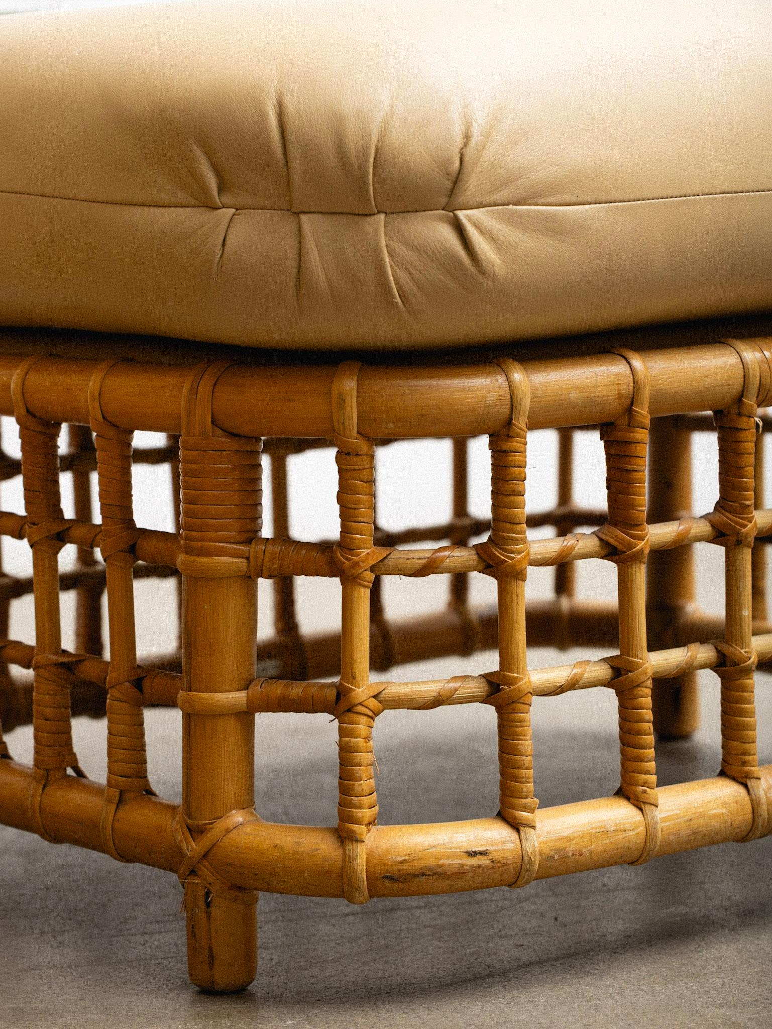 Chaise en rotin et cuir avec ottoman Attribué à Henry Olko en vente 11