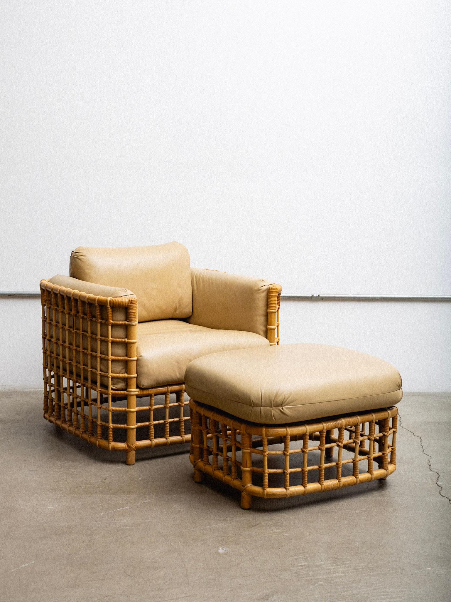 Une chaise et un ottoman en rotin attribués à Henry Olko. Silhouette à motif de grille avec revêtement en cuir beige d'origine.

Henry Olko était un designer de meubles américain et un architecte de formation connu pour son travail avec Willow &