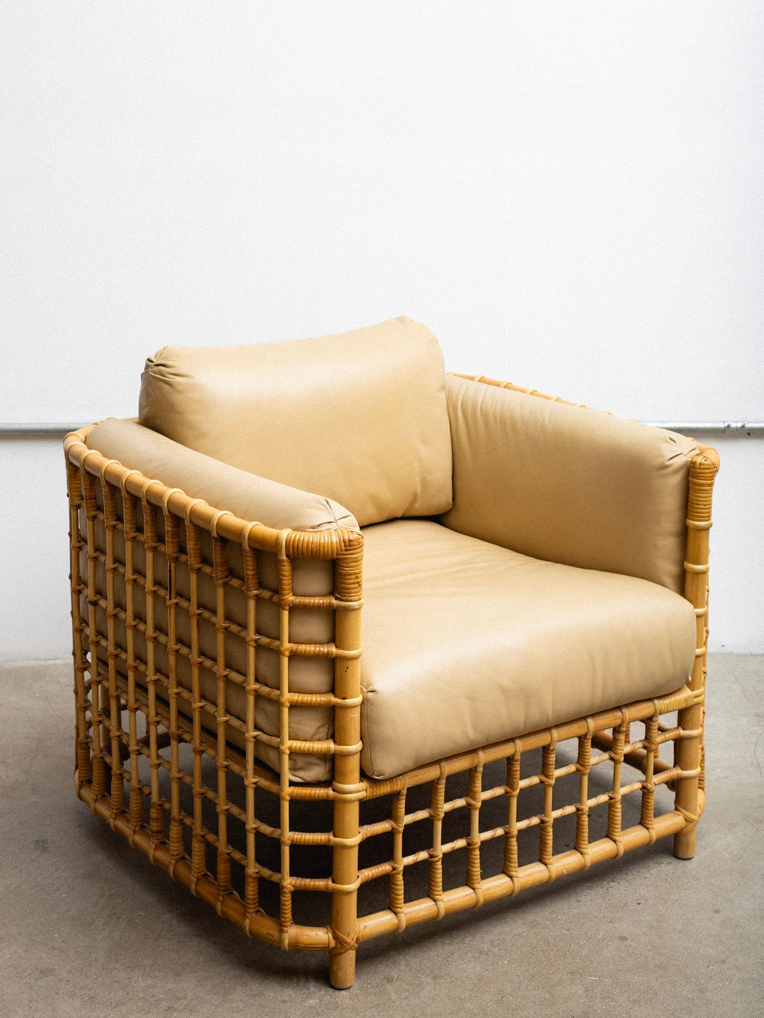 Hollywood Regency Chaise en rotin et cuir avec ottoman Attribué à Henry Olko en vente