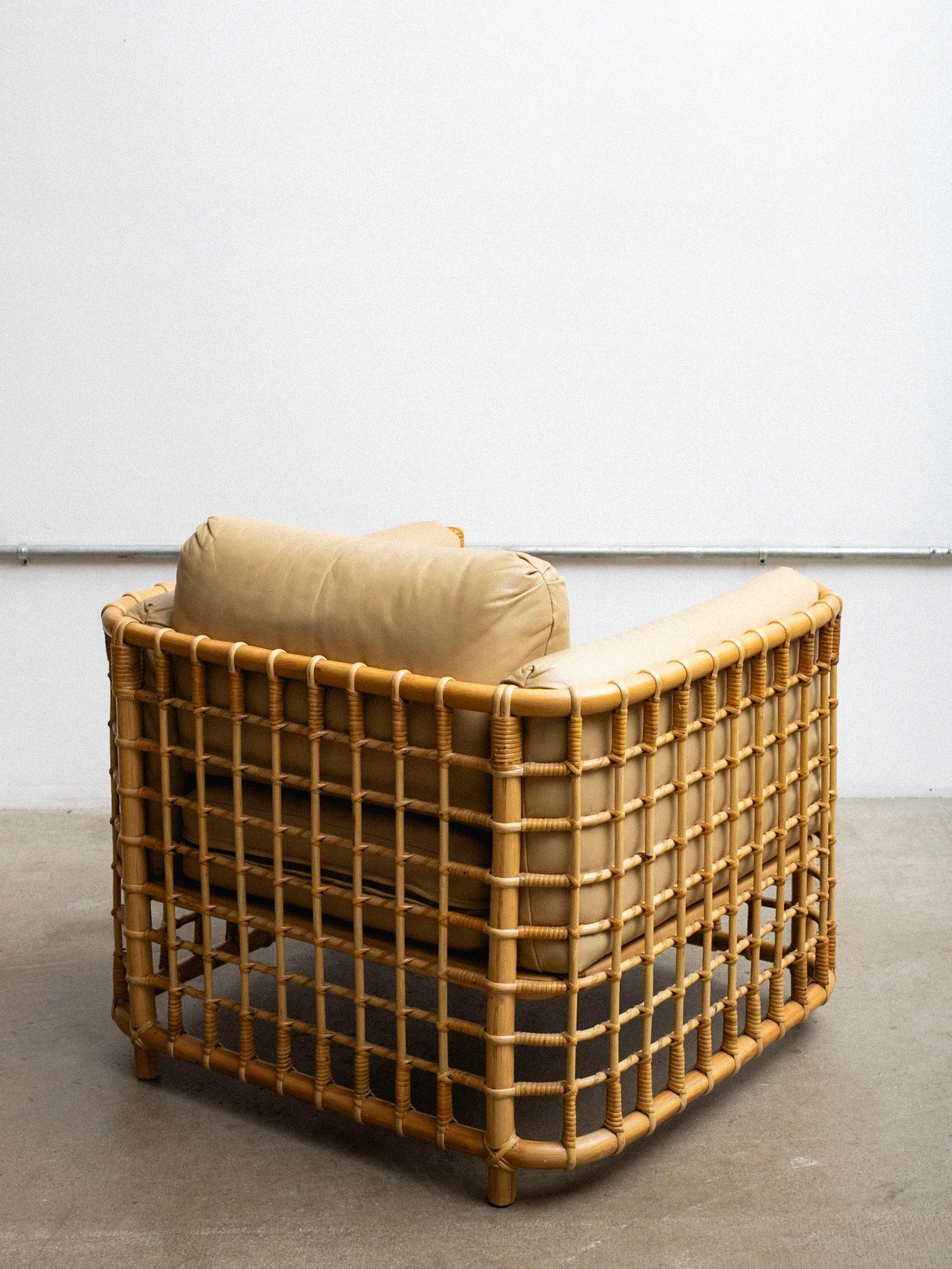 Fin du 20e siècle Chaise en rotin et cuir avec ottoman Attribué à Henry Olko en vente